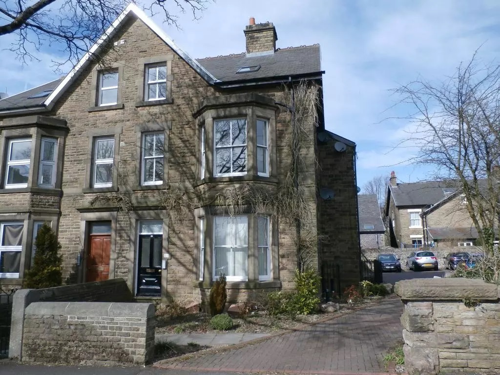2 bedroom Apartment To Let