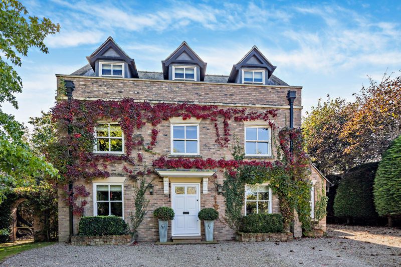 5 bedroom House For Sale