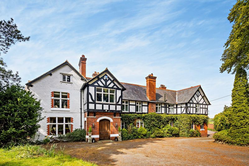 7 bedroom House For Sale