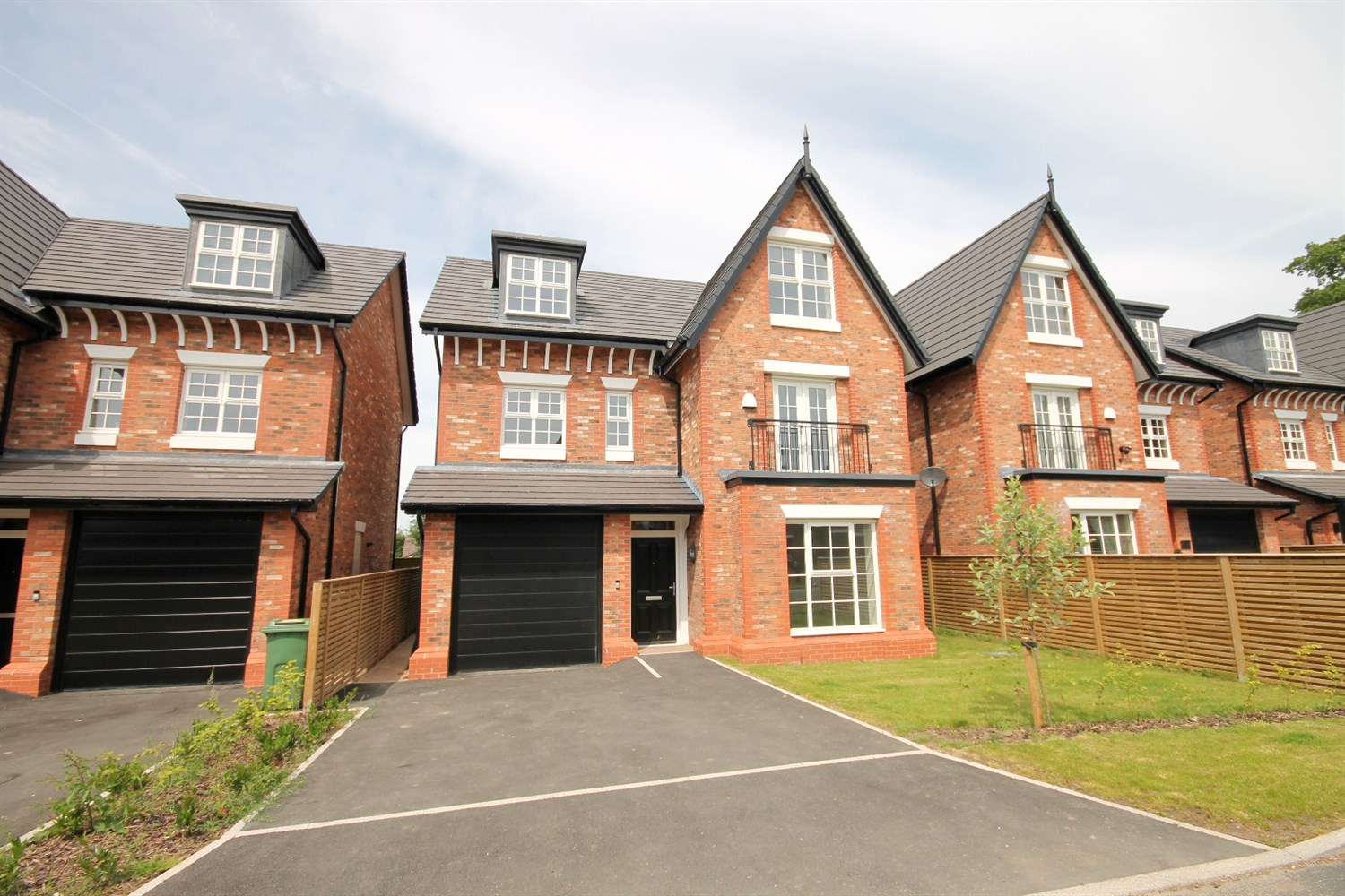 5 bedroom Detached House Let