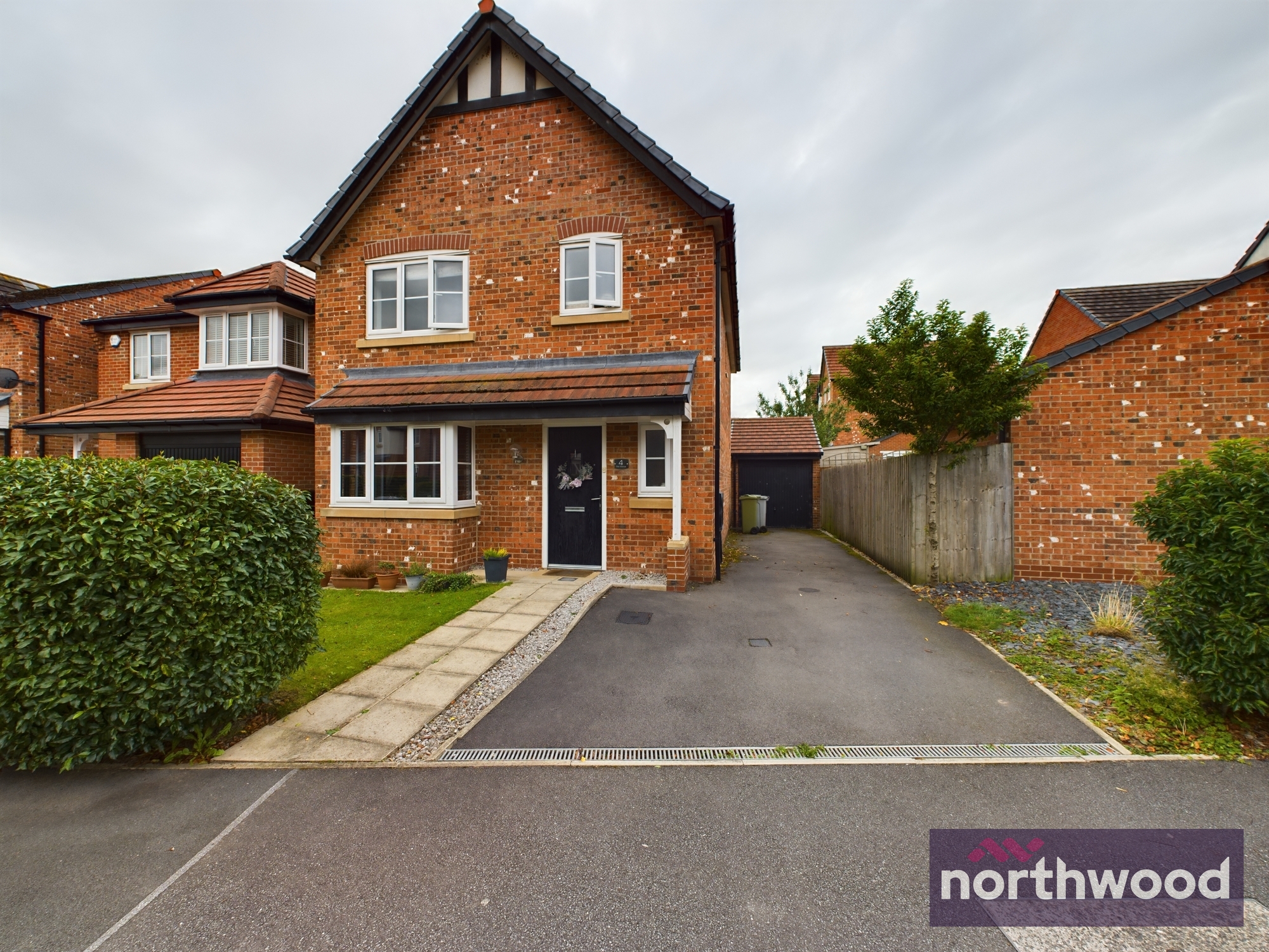 3 bedroom Detached House SSTC