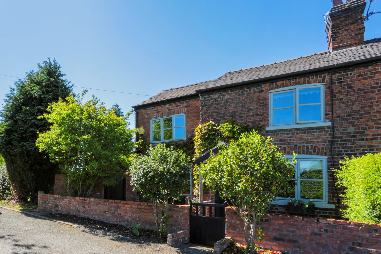 3 bedroom Semi-Detached House Let