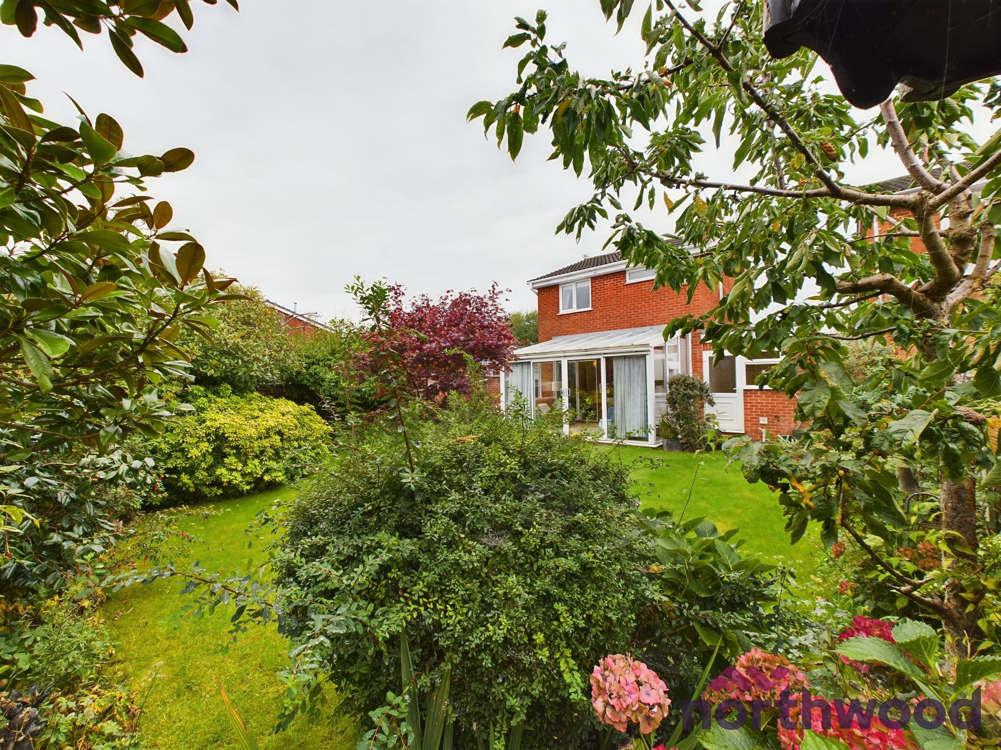3 bedroom Detached House SSTC