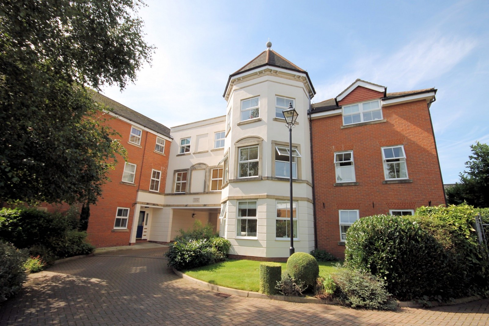 2 bedroom Apartment Let