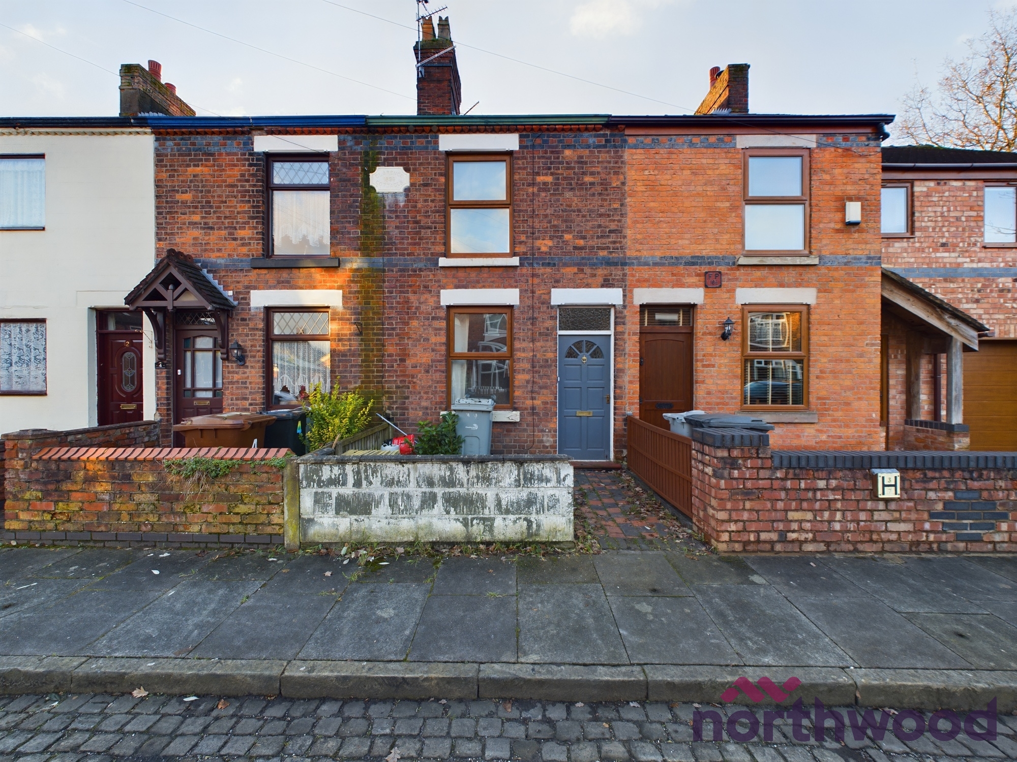 2 bedroom Terraced House SSTC