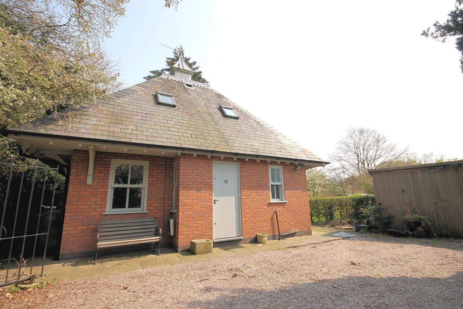 1 bedroom Detached House Let