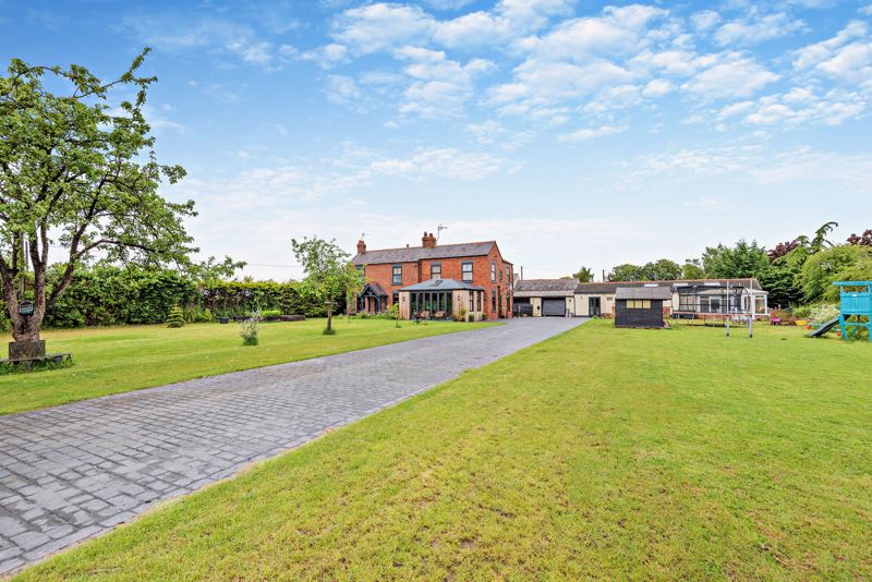 5 bedroom House For Sale