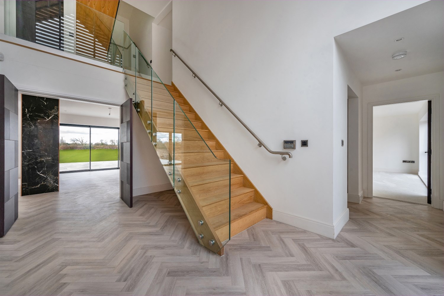 5 bedroom Detached House To Let