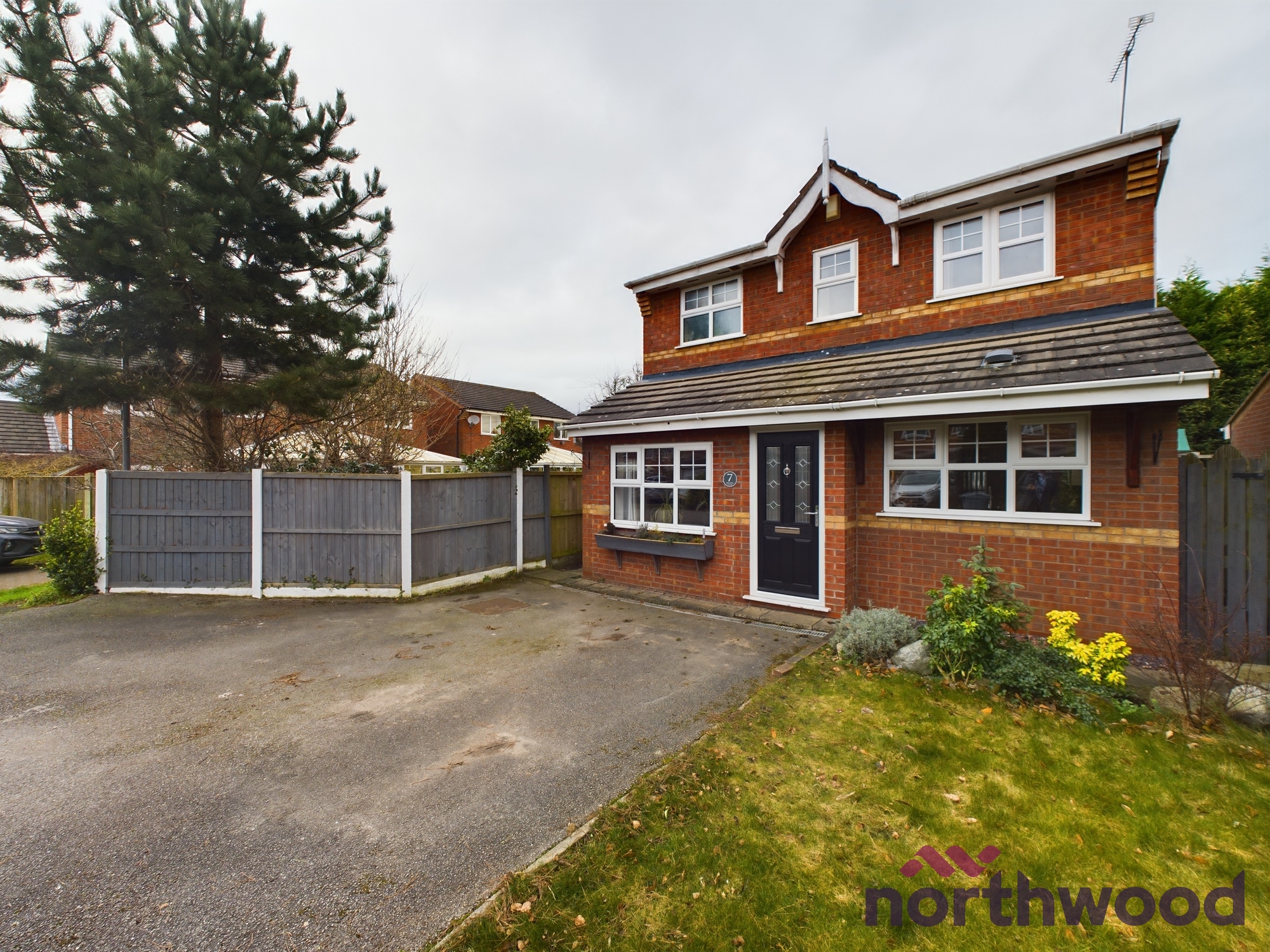 3 bedroom Detached House SSTC