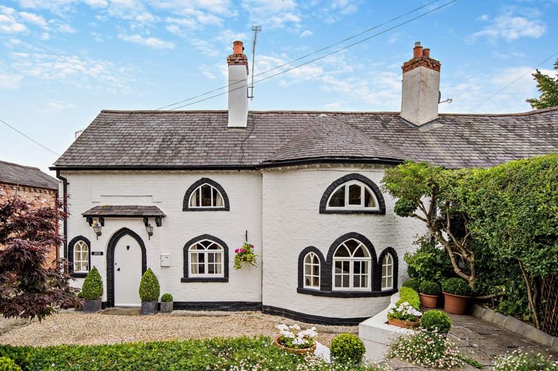 2 bedroom Cottage For Sale