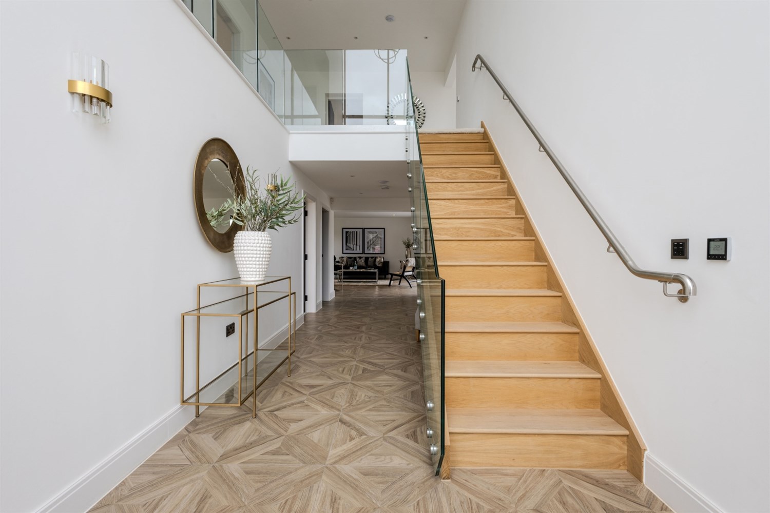 4 bedroom Detached House To Let