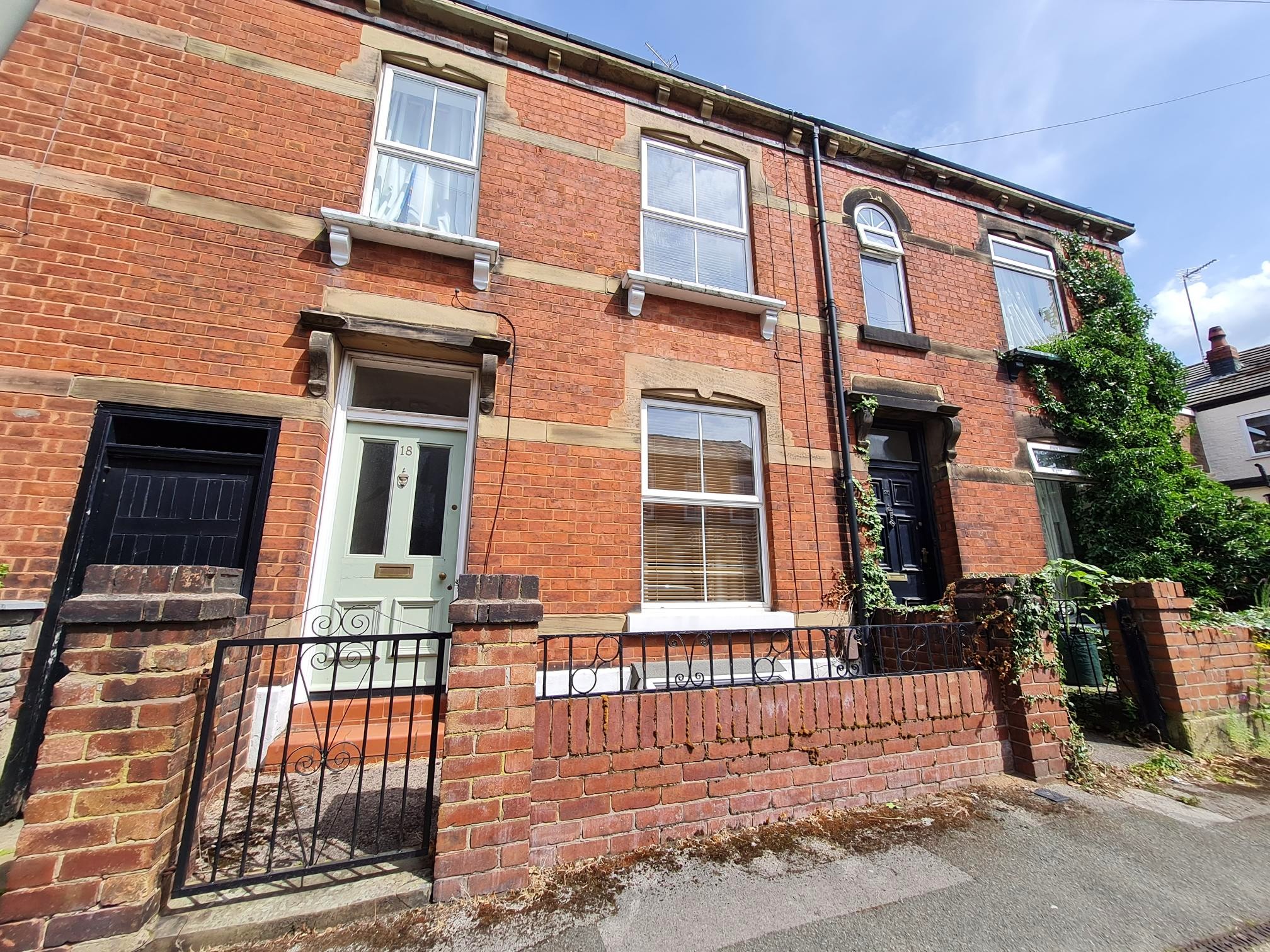 3 bedroom Terraced House SSTC