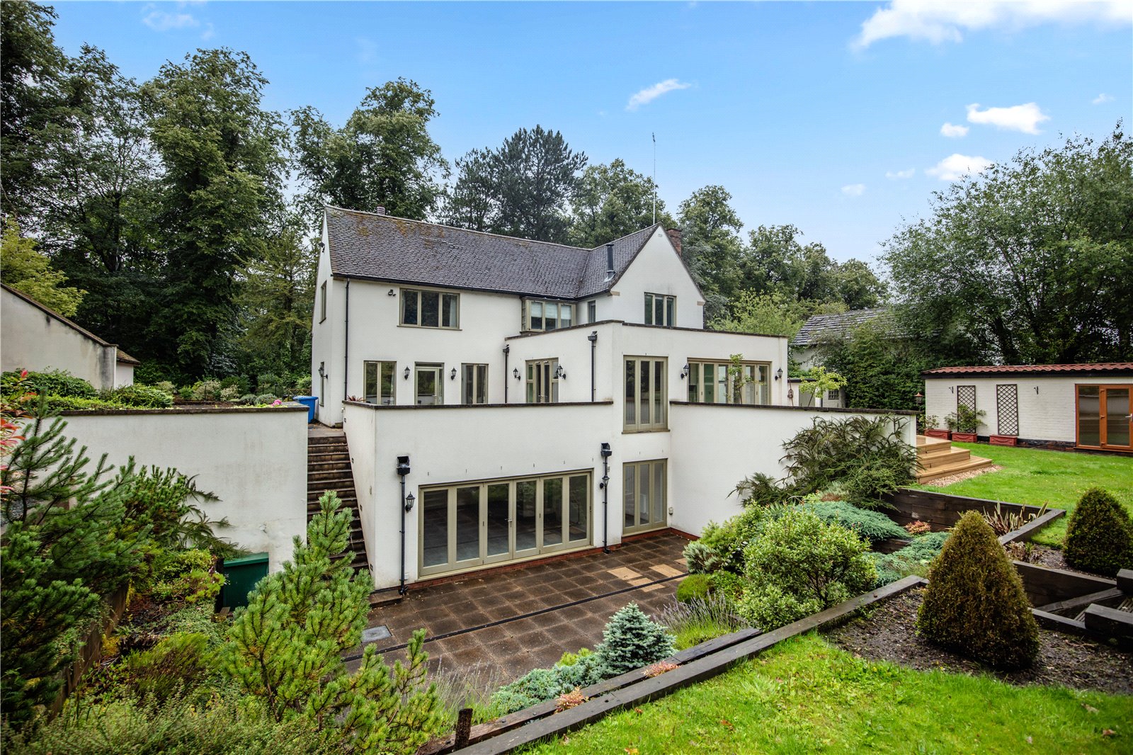 5 bedroom Detached House To Let