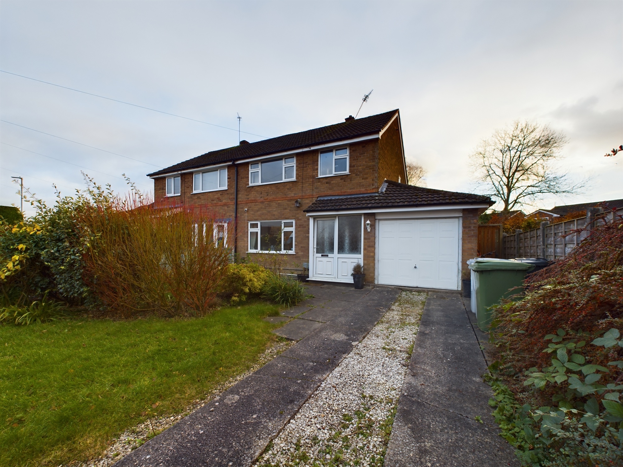 3 bedroom Semi-Detached House SSTC