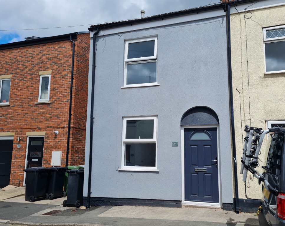2 bedroom Semi-Detached House For Sale