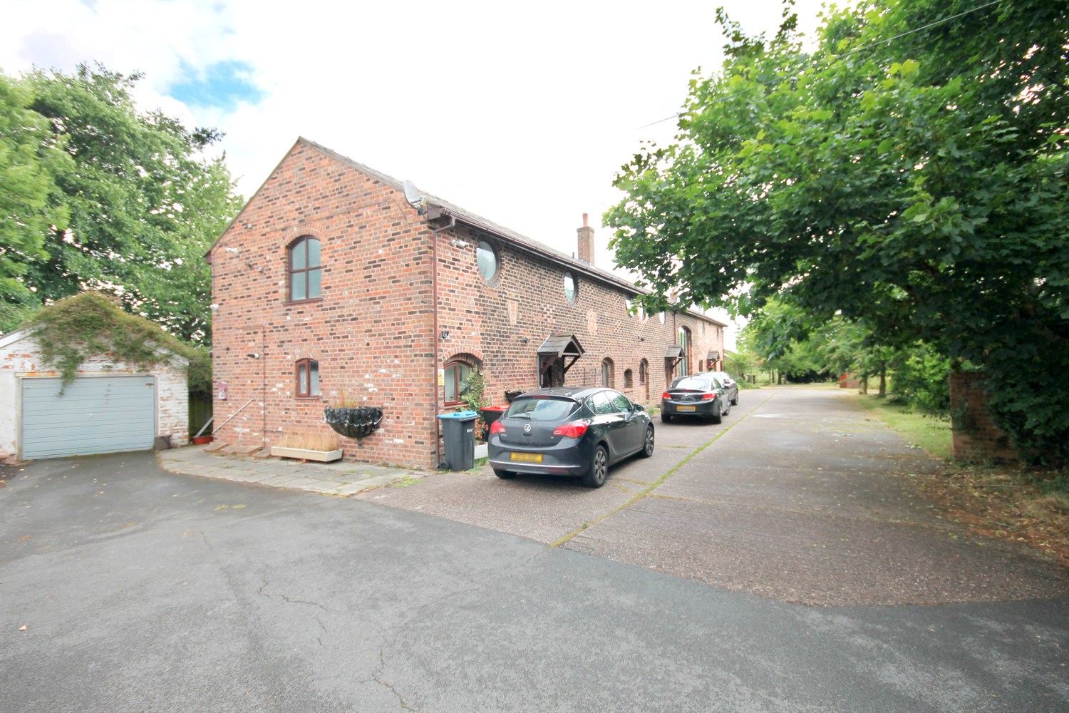 1 Detached House SSTC