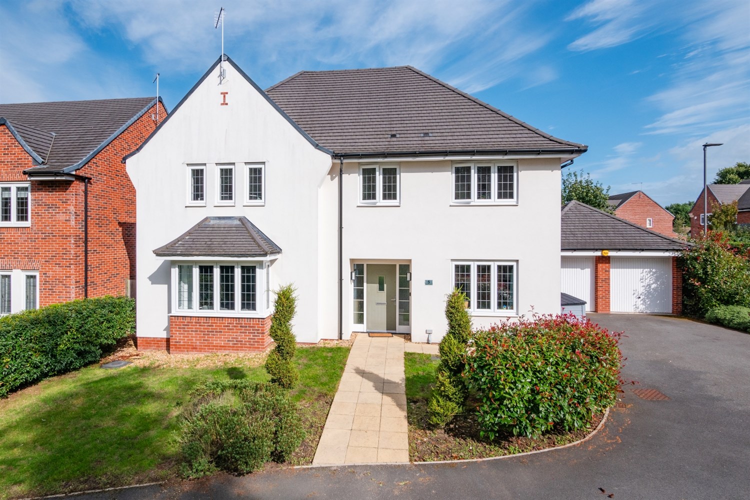 5 bedroom Detached House For Sale
