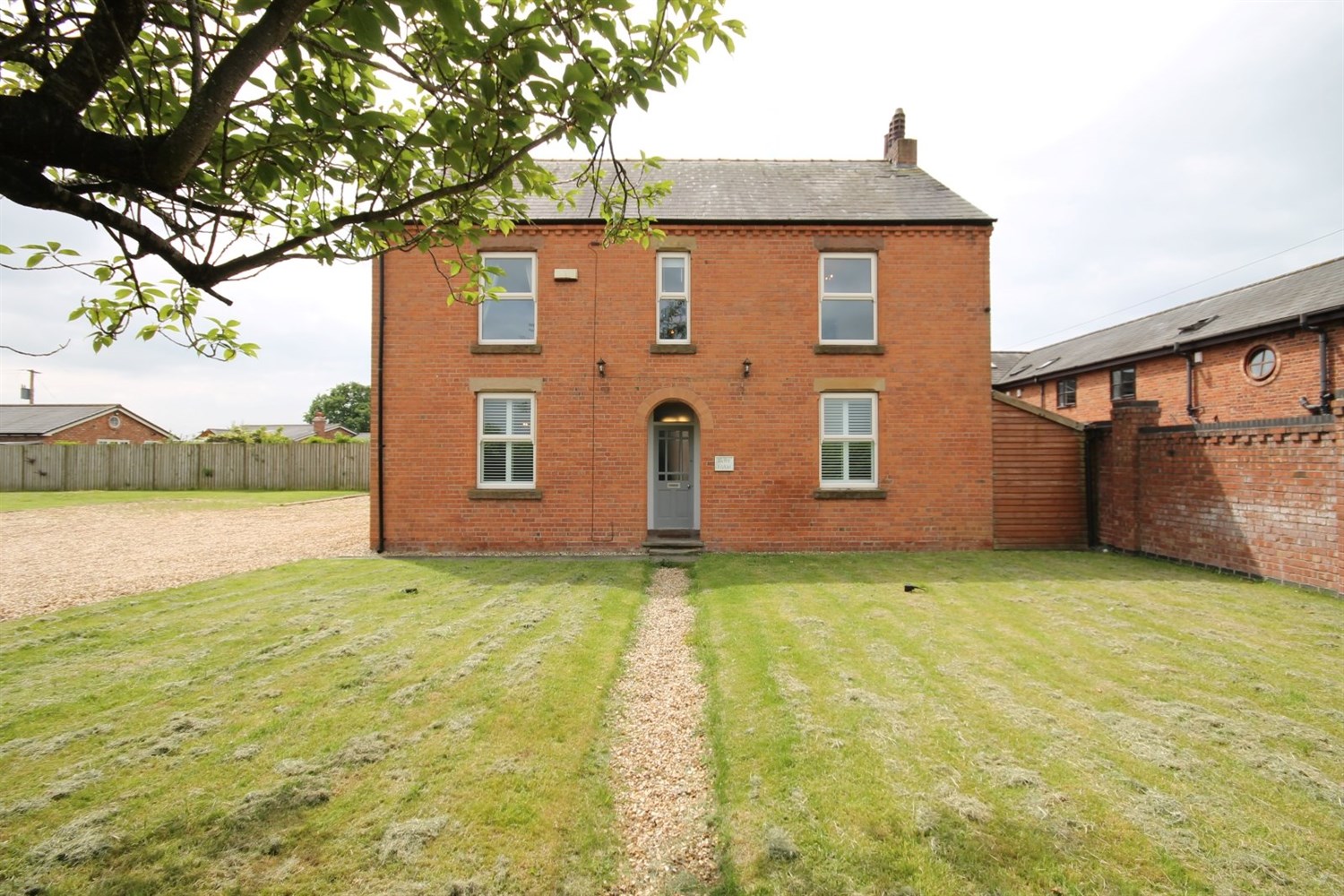 4 bedroom Detached house SSTC
