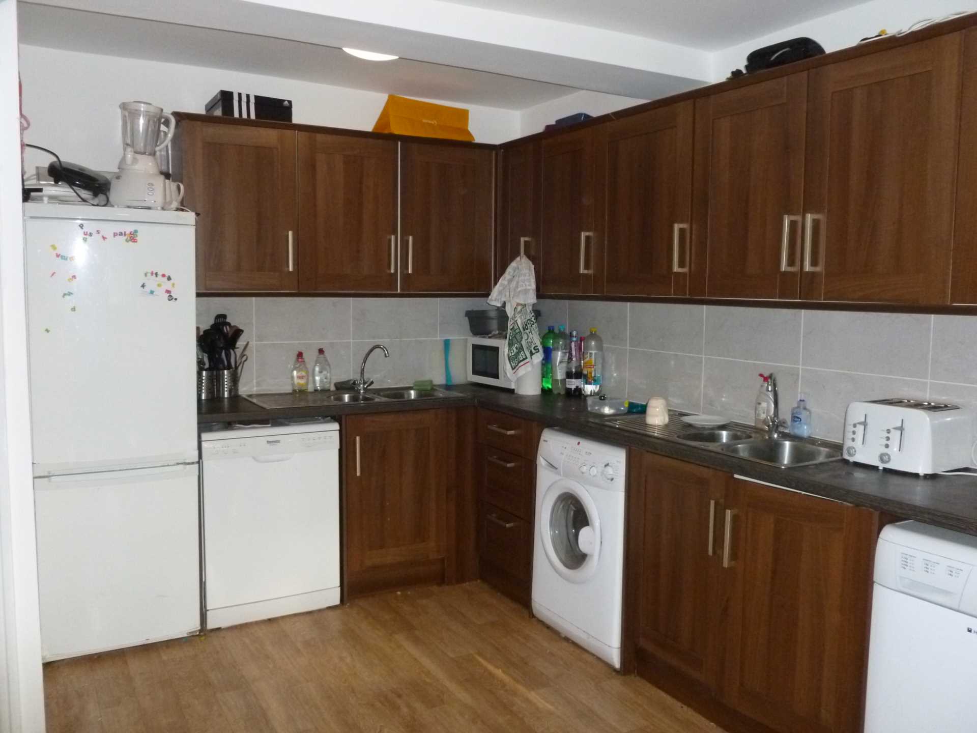 7 bedroom Apartment To Let