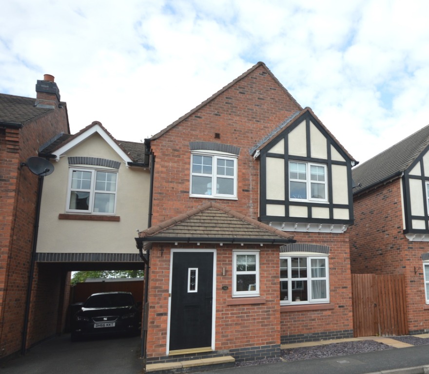 3 bedroom Semi-Detached House To Let