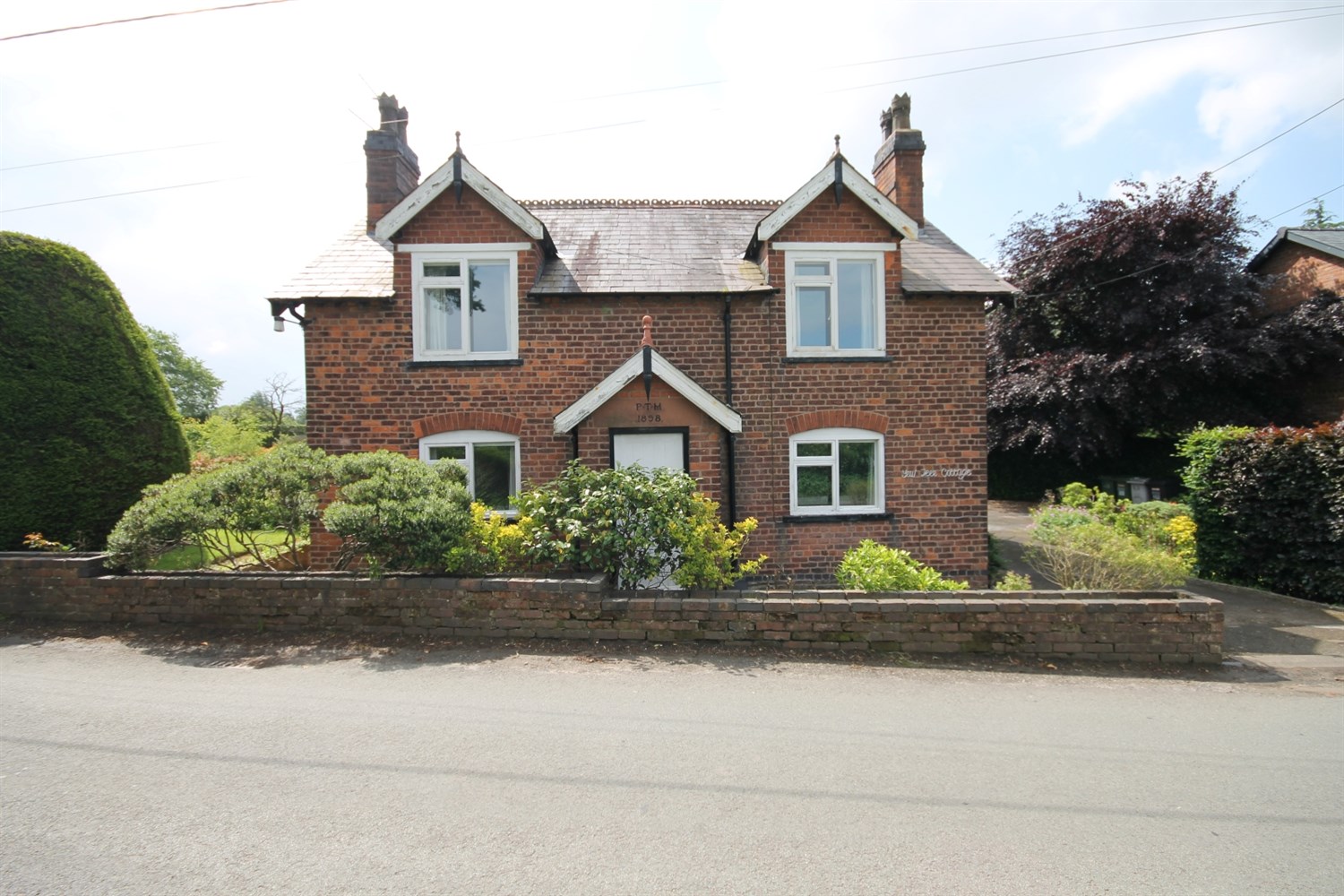 3 bedroom Detached House SSTC