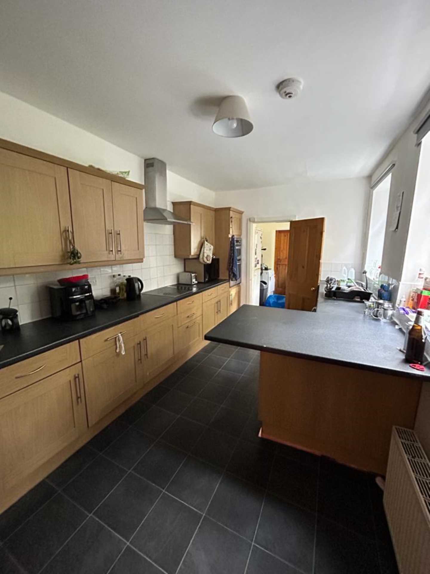 4 bedroom Semi-Detached To Let