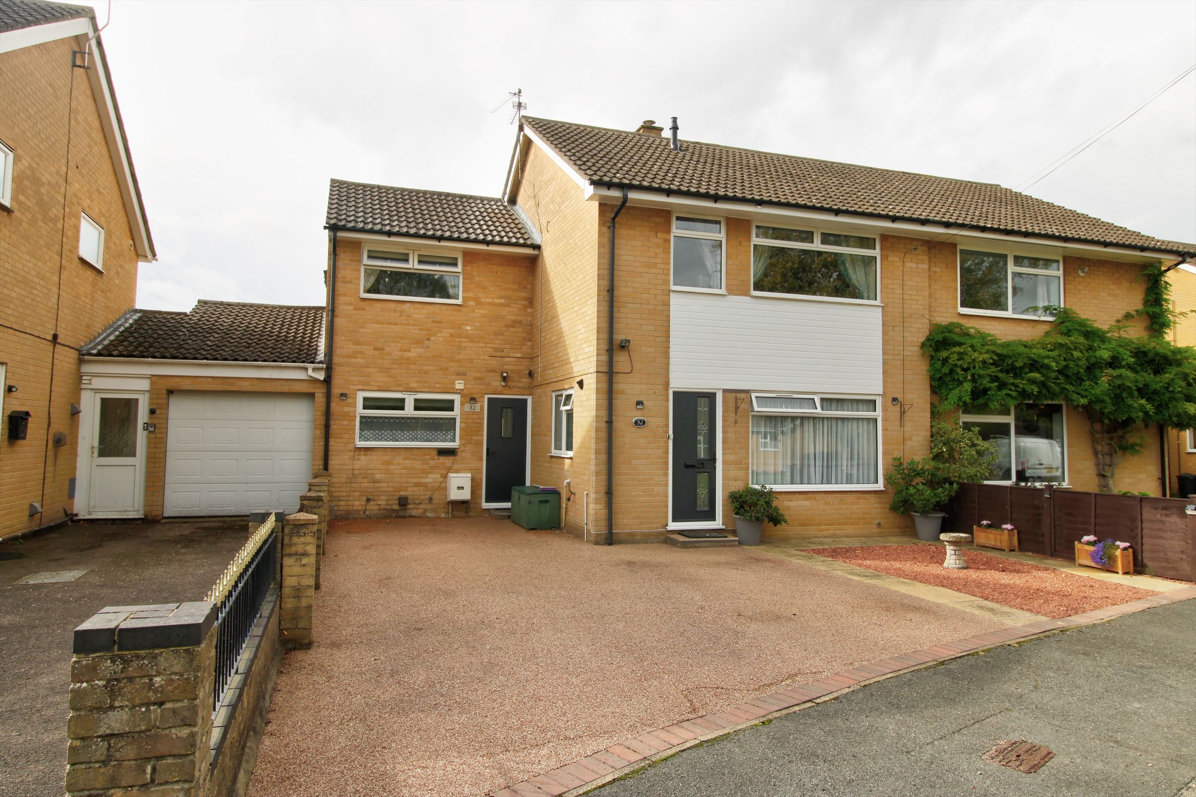 4 bedroom Semi-Detached For Sale