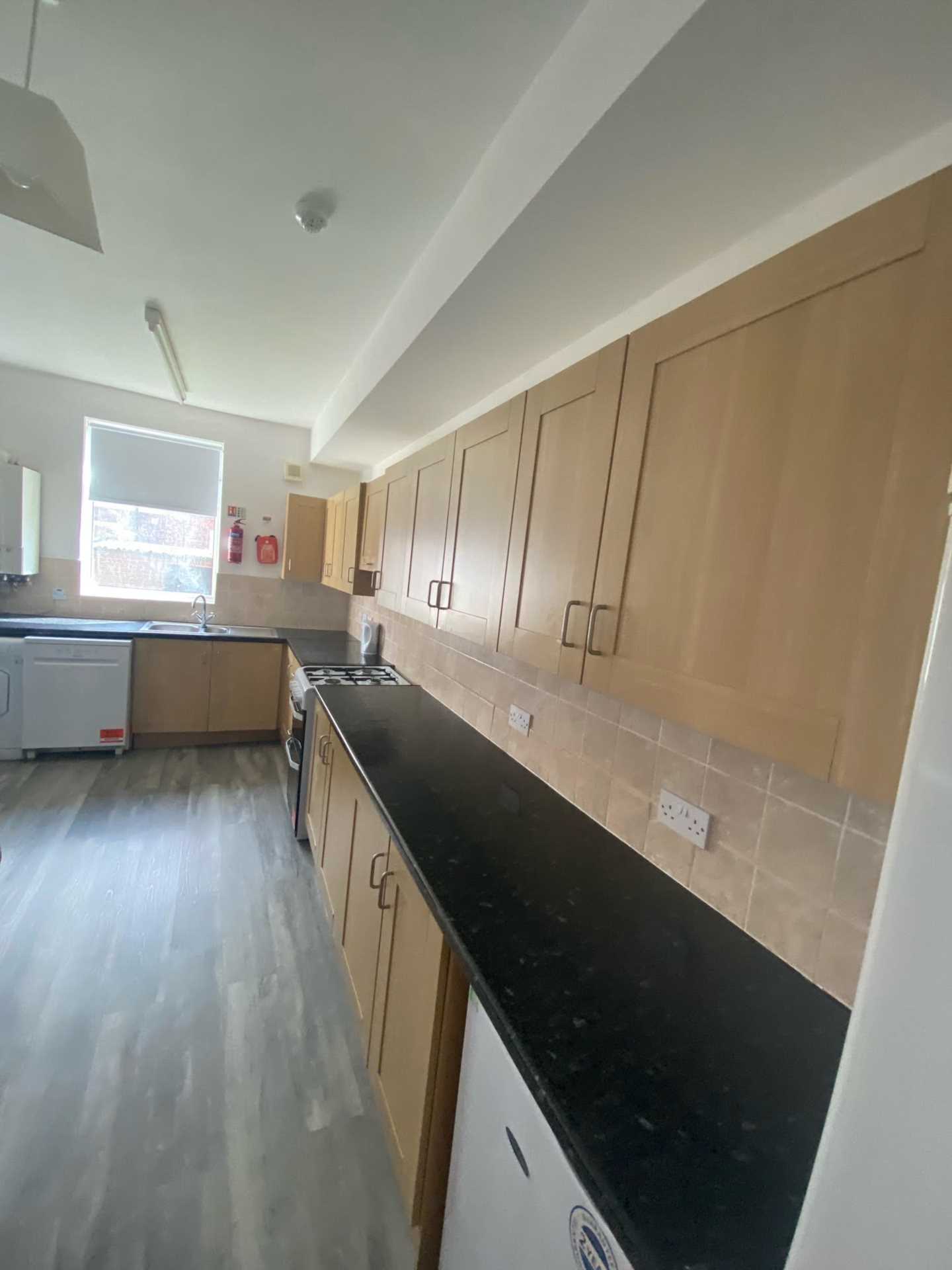 5 bedroom Semi-Detached To Let