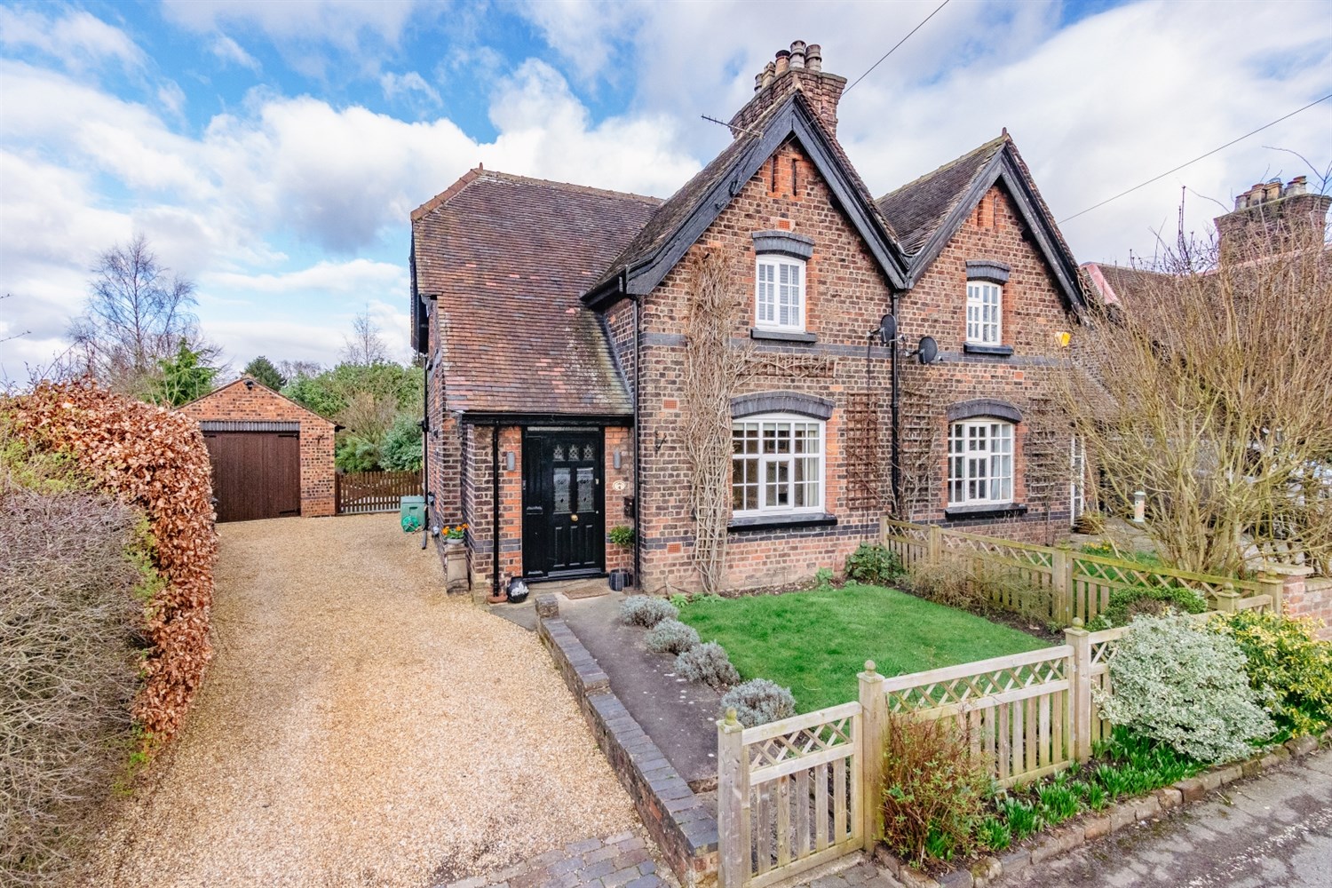 3 bedroom Semi-detached house SSTC