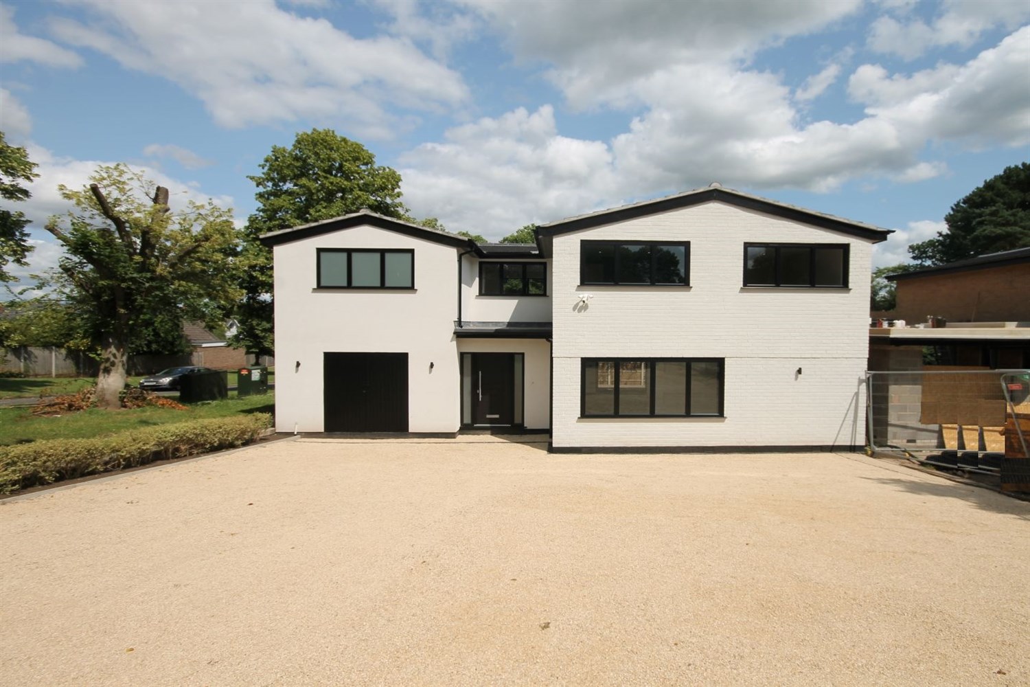 5 bedroom Detached House Sold