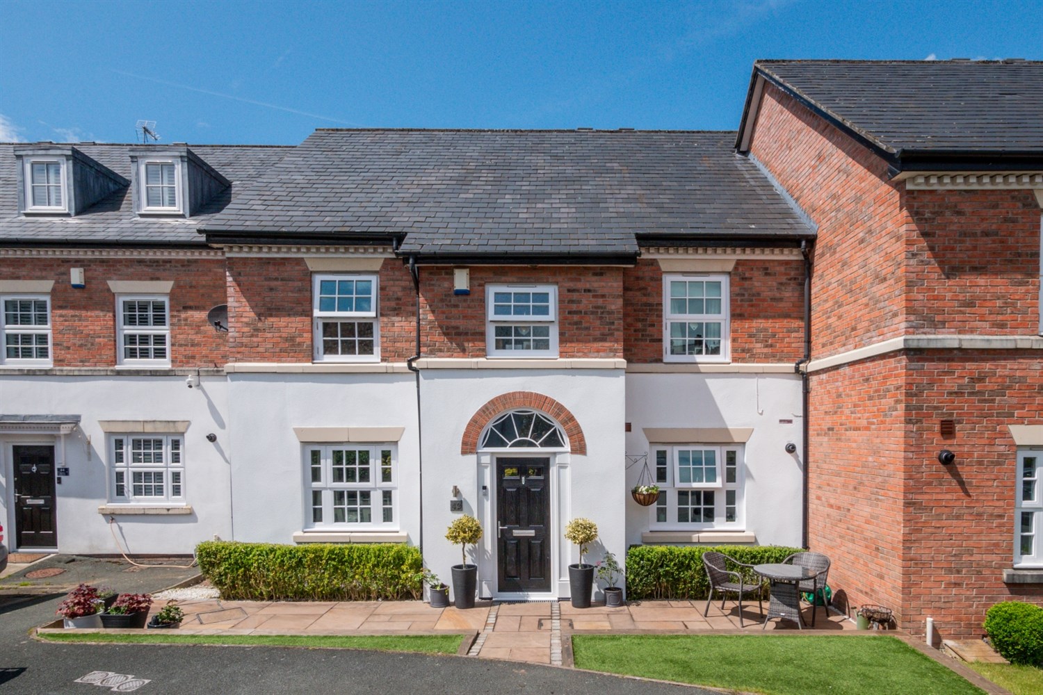 4 bedroom Semi-Detached House For Sale