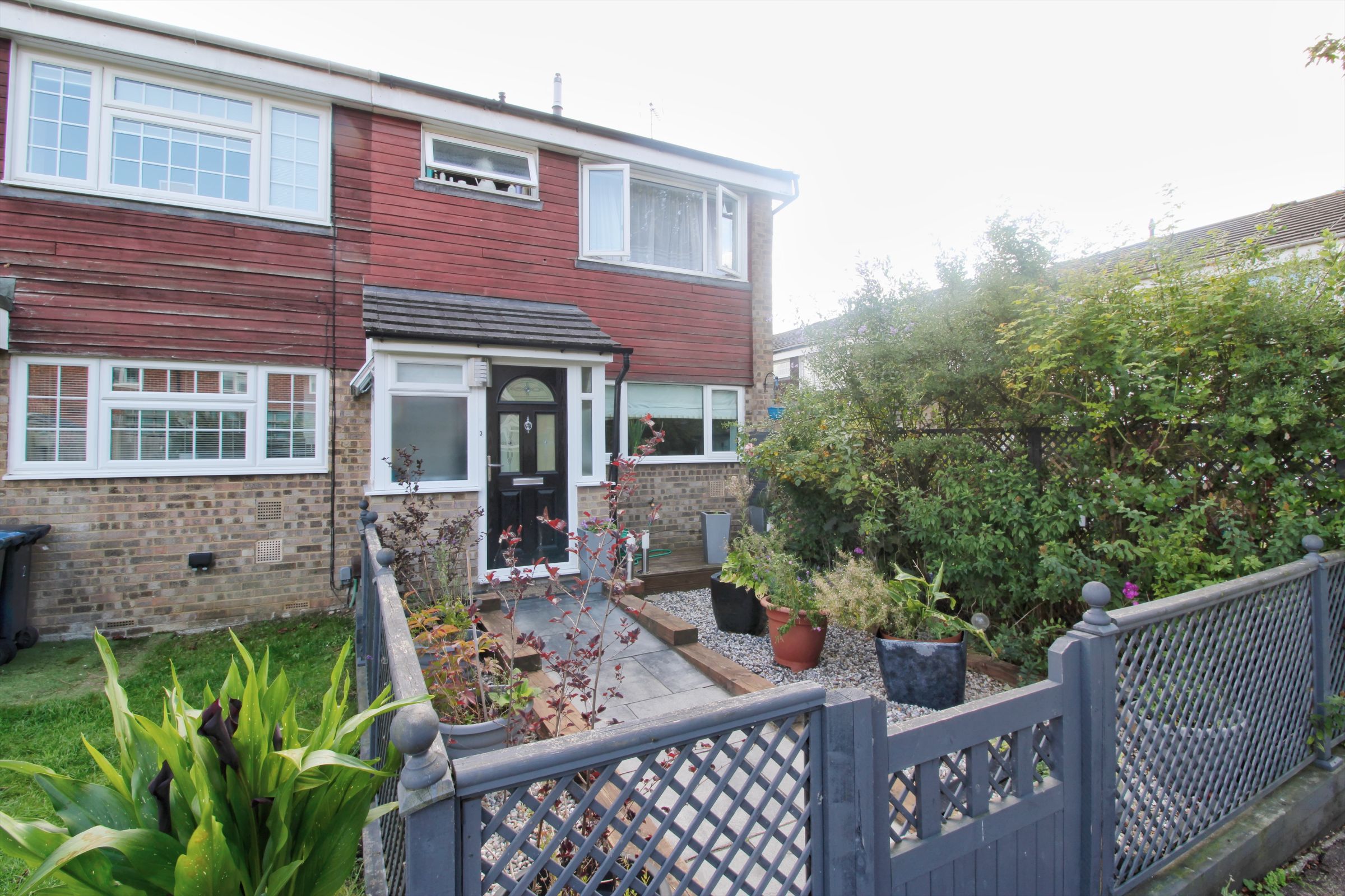 3 bedroom Semi-Detached For Sale