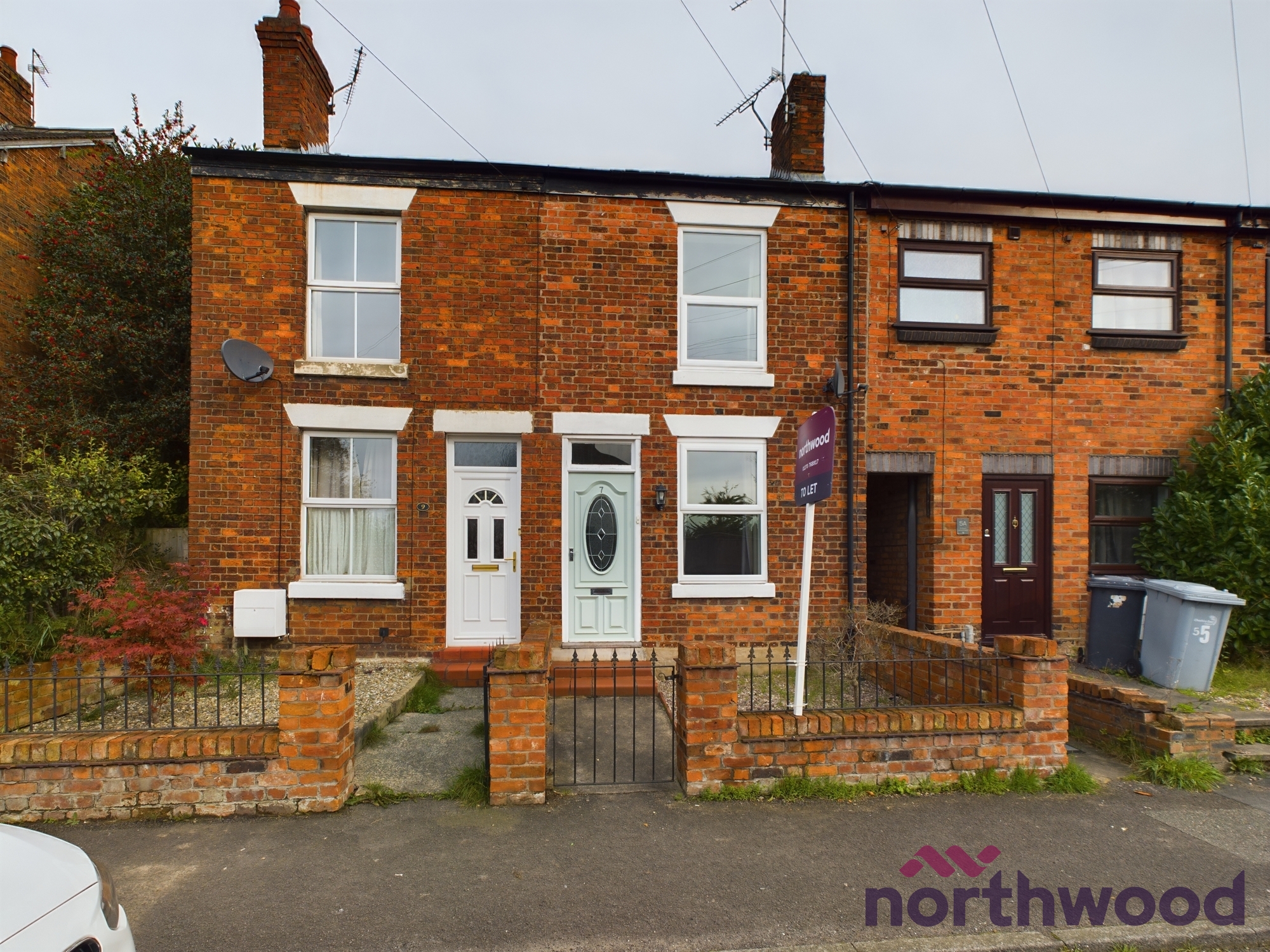 2 bedroom Terraced House SSTC