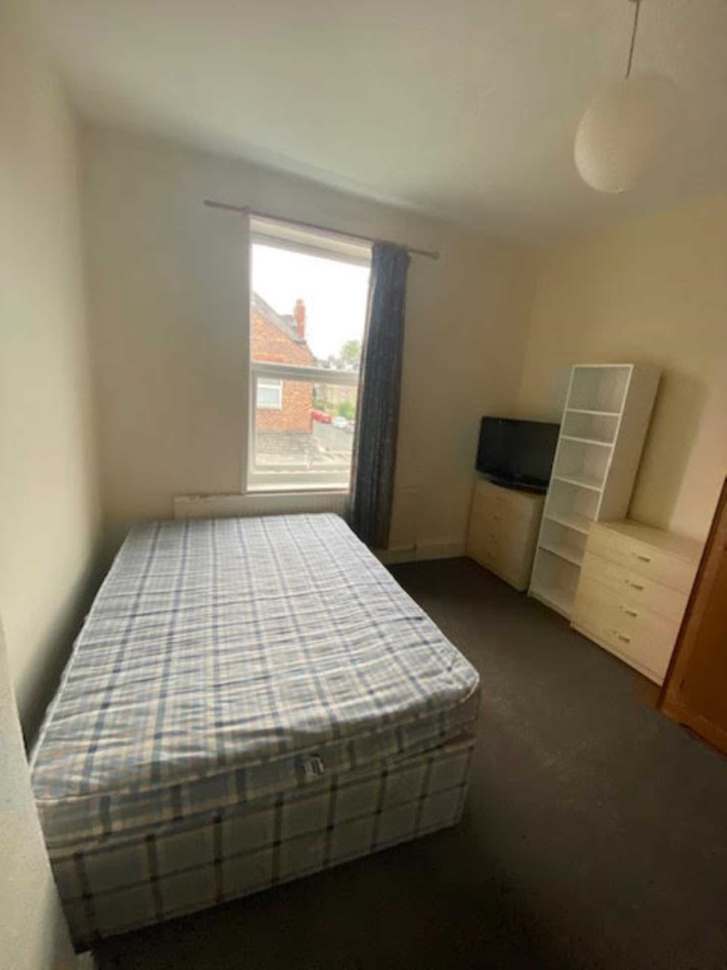 7 bedroom Semi-Detached To Let