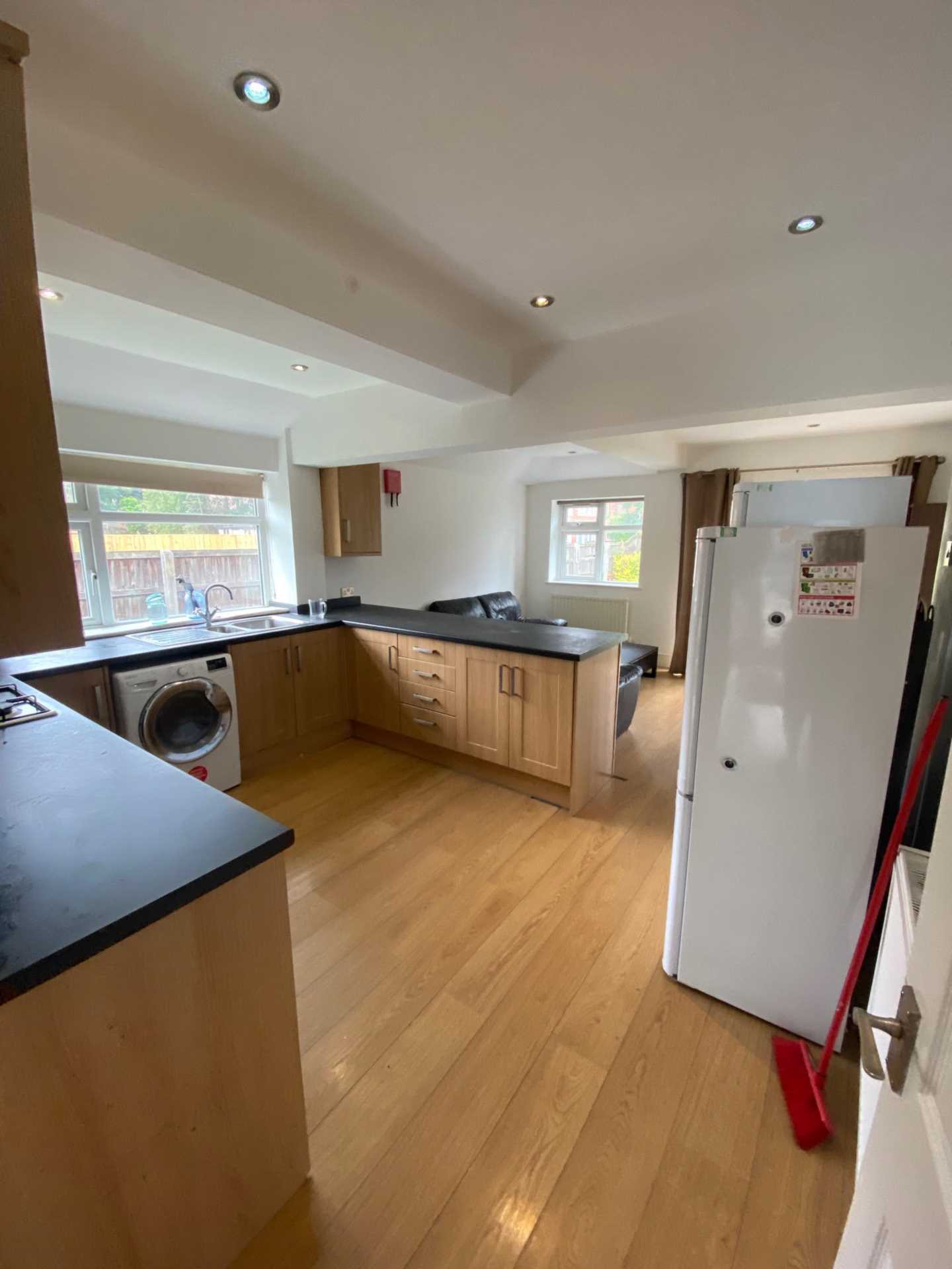 5 bedroom Semi-Detached Let