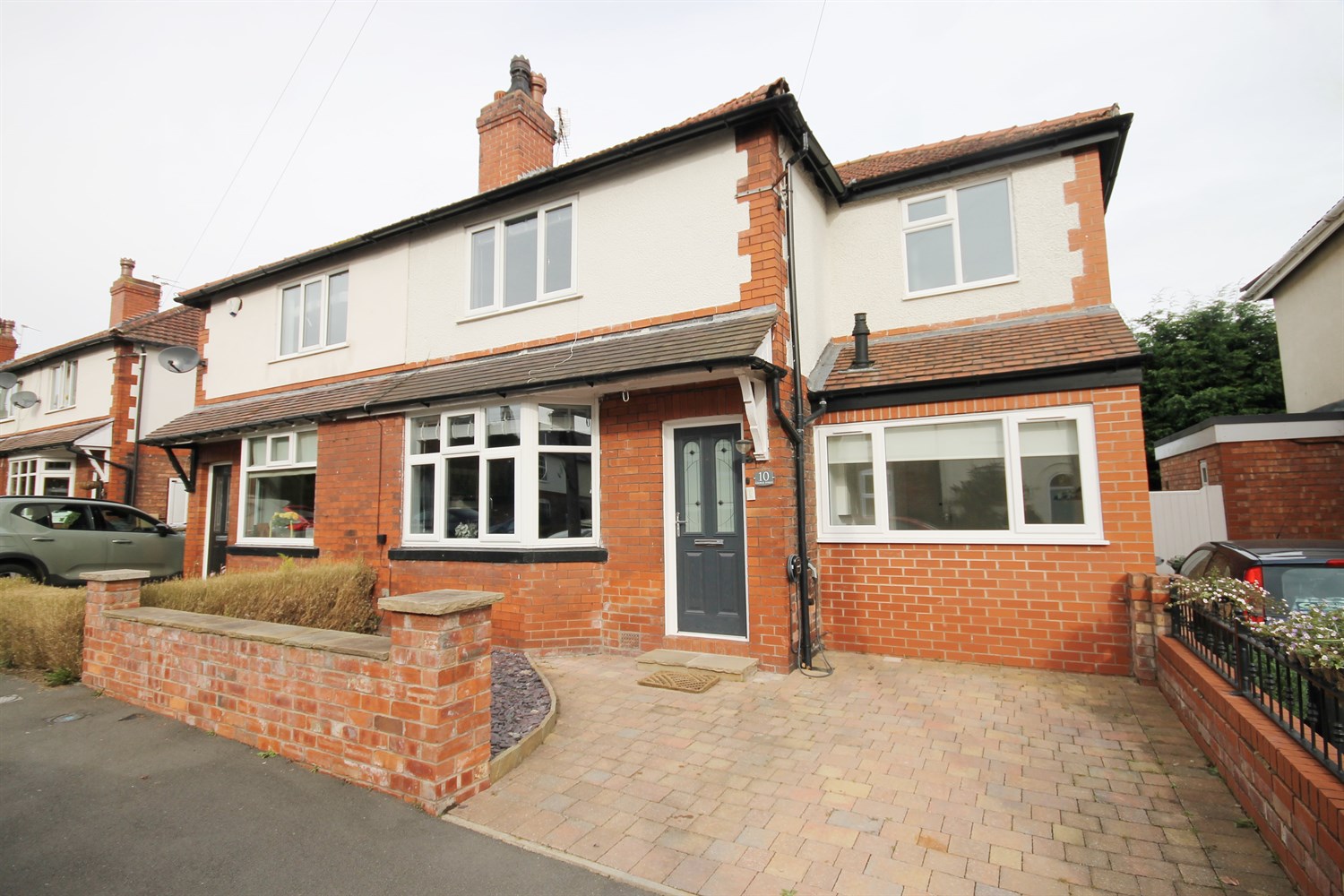 3 bedroom Semi-Detached House Sold