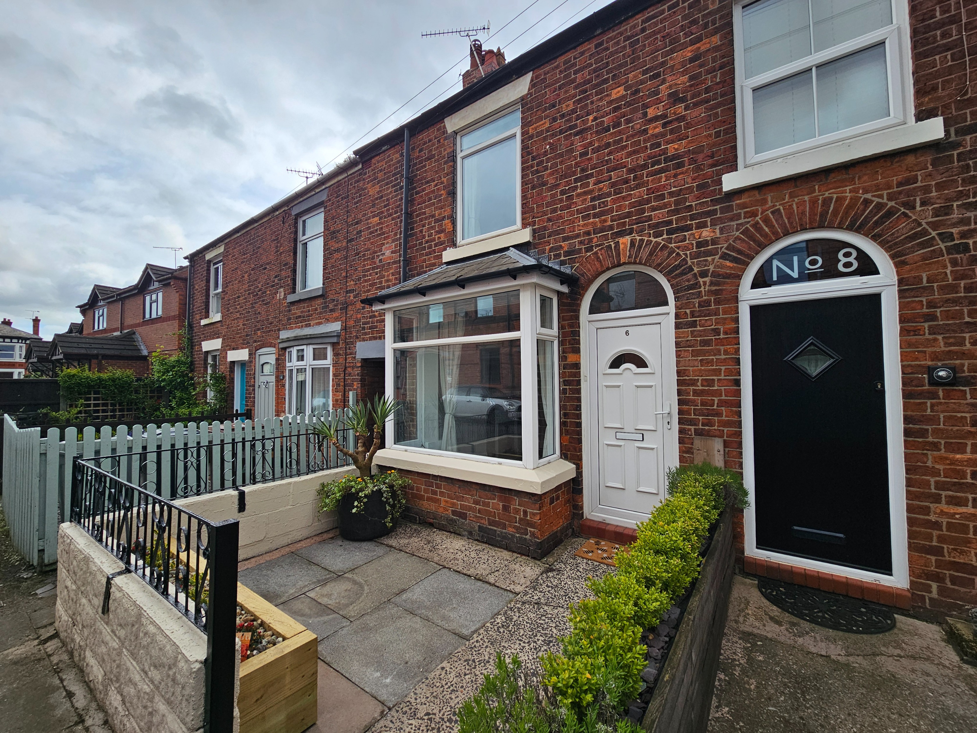 2 bedroom Terraced House Let agreed