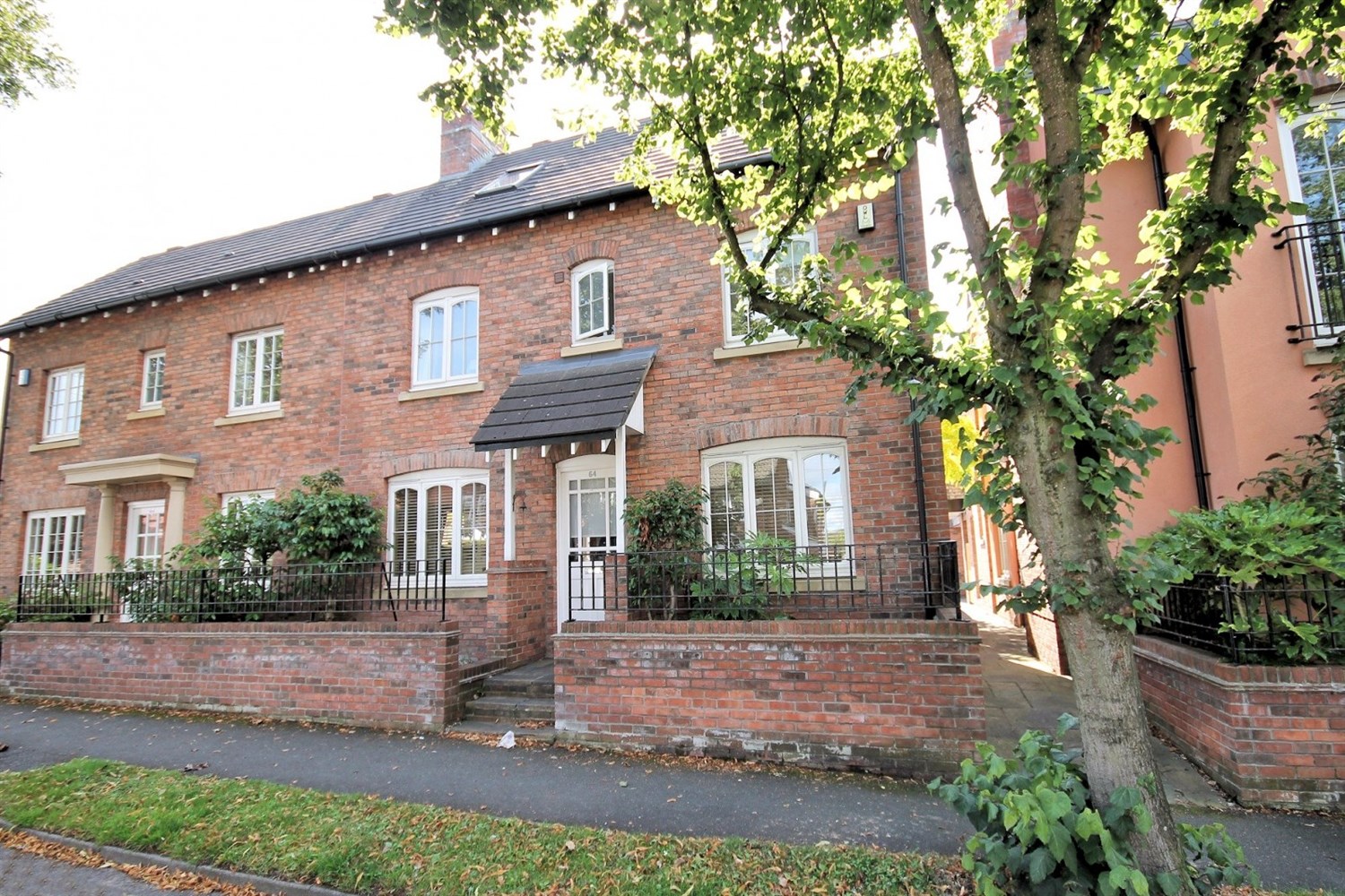 3 bedroom Semi-Detached House Sold