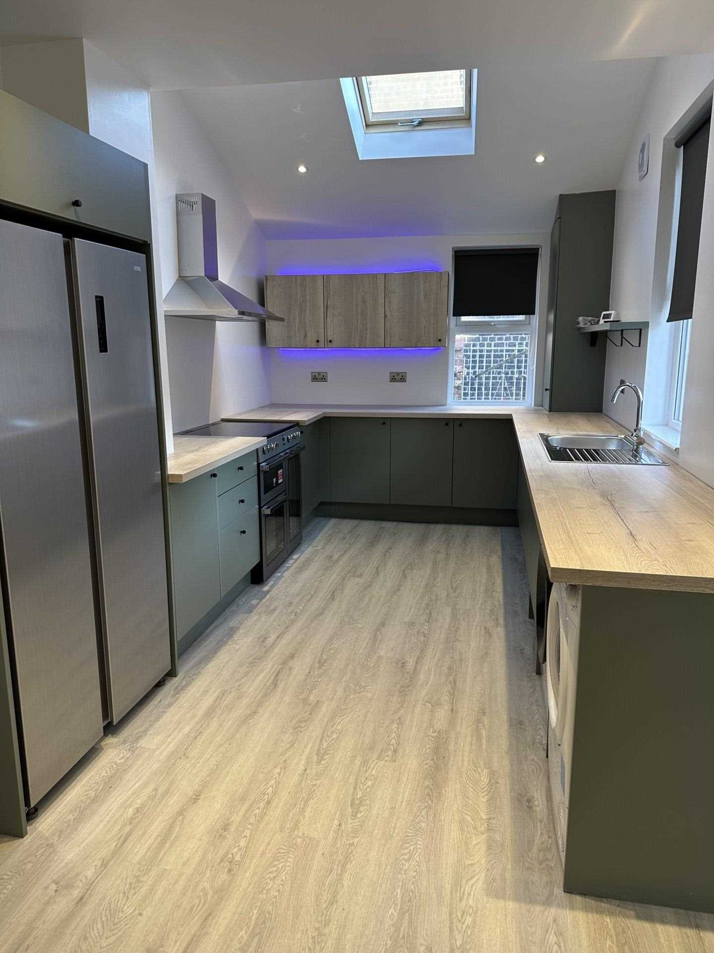 6 bedroom Semi-Detached To Let