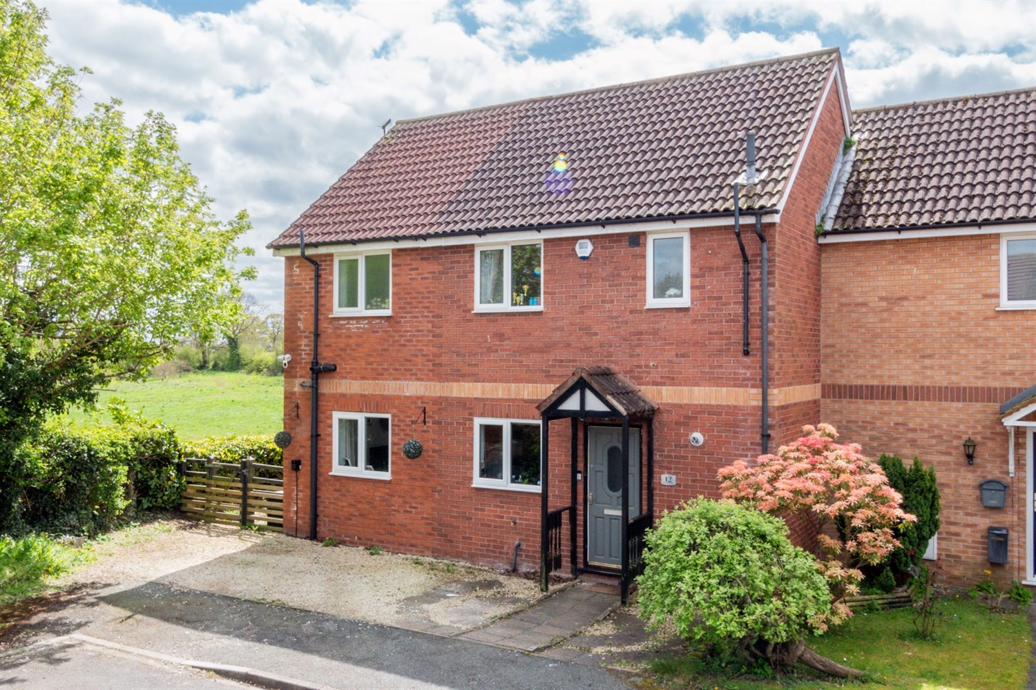 3 bedroom Semi-detached house SSTC