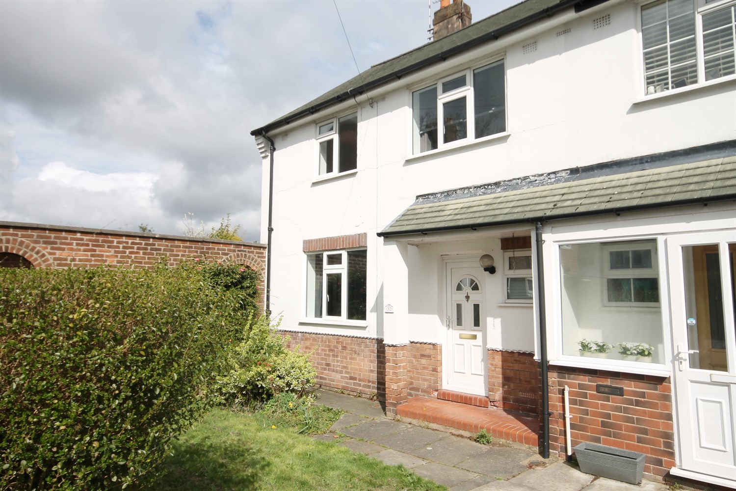 3 bedroom Semi-Detached House SSTC