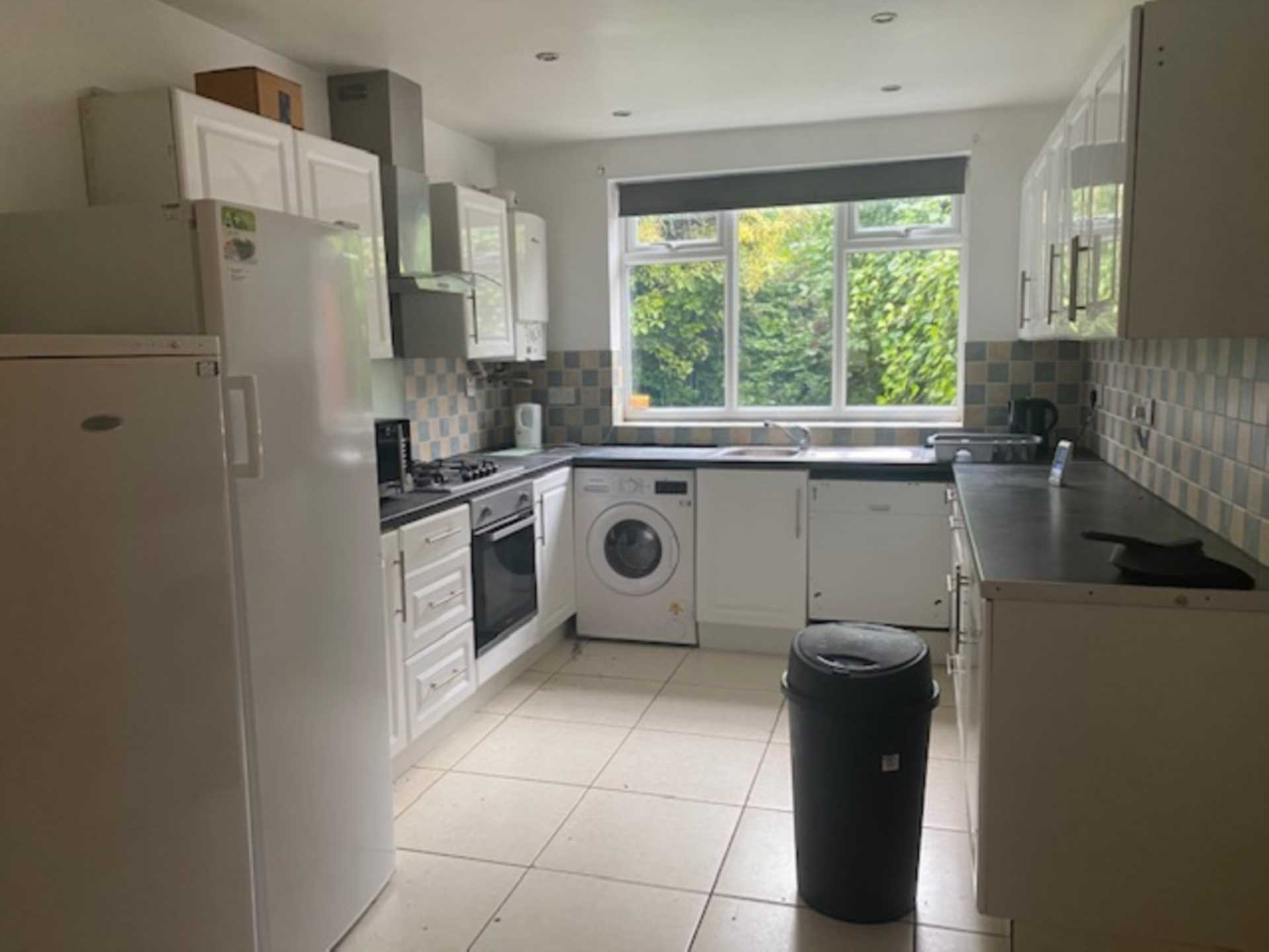 7 bedroom Semi-Detached To Let