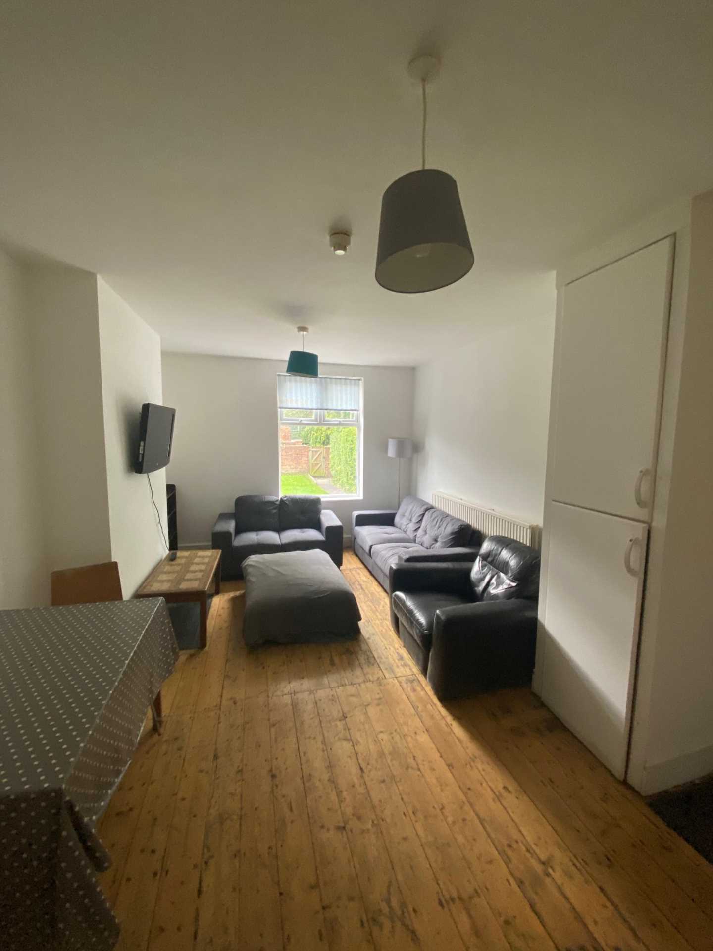 6 bedroom Semi-Detached Let