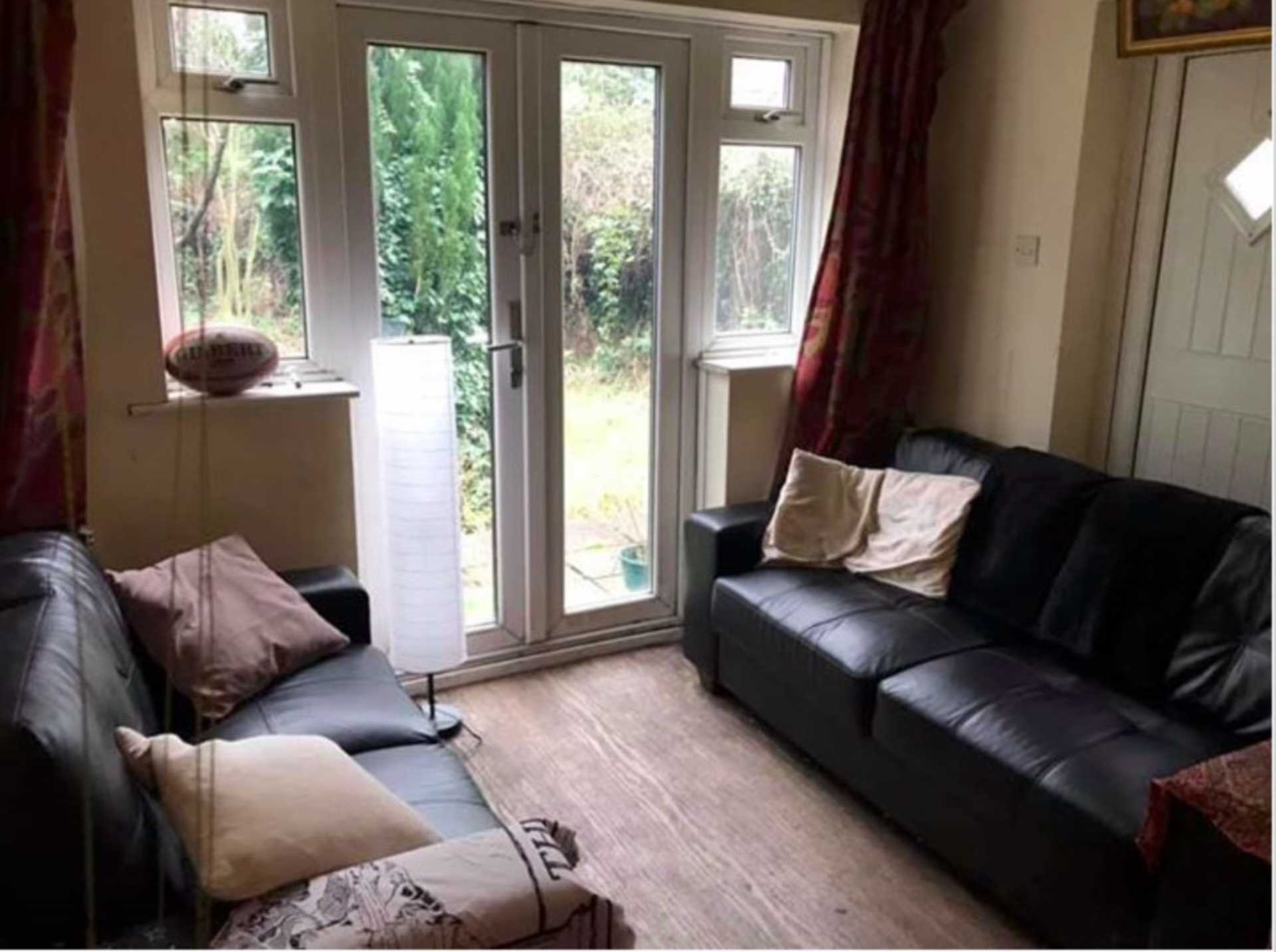 6 bedroom Semi-Detached Under Offer