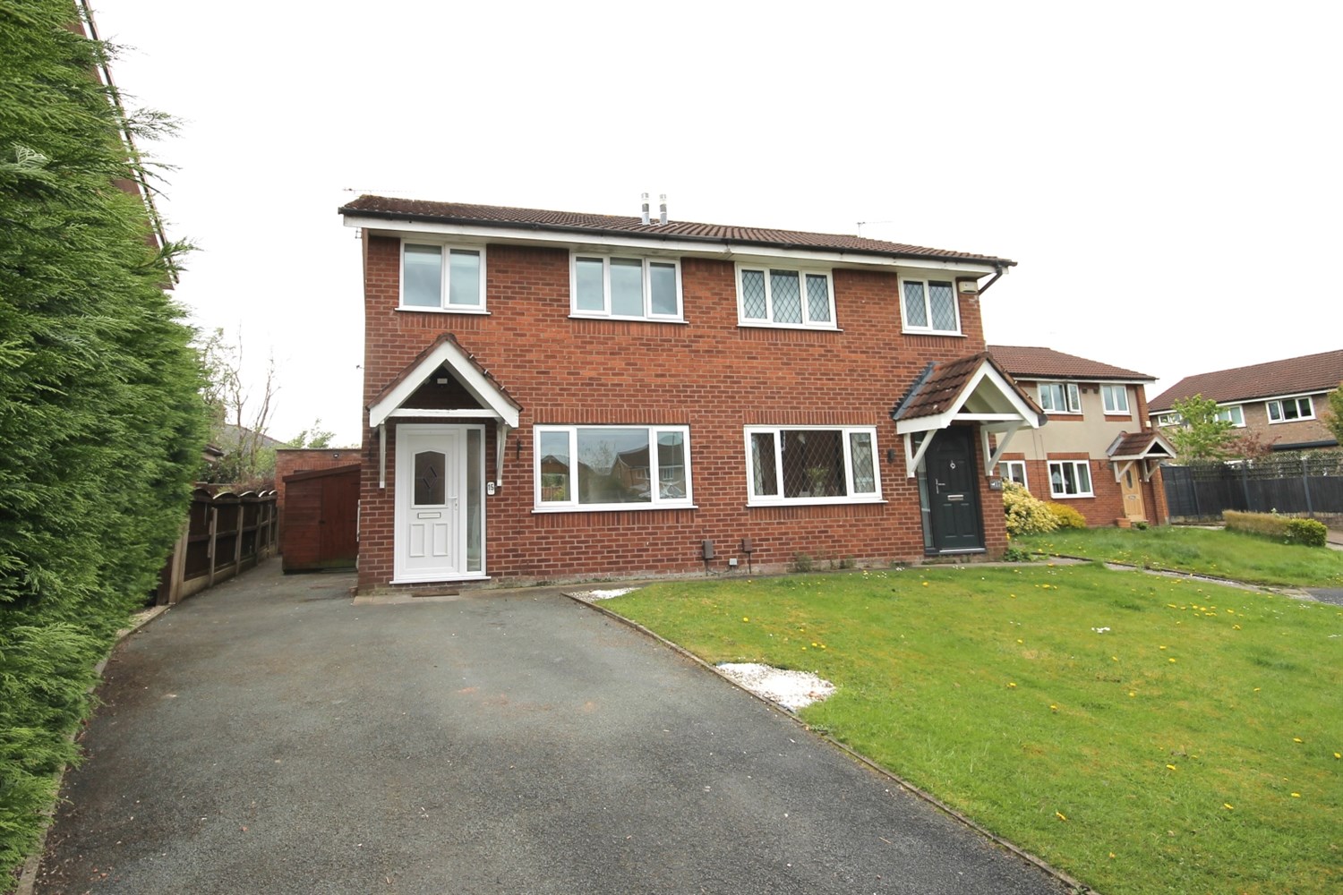 3 bedroom Semi-Detached House Sold