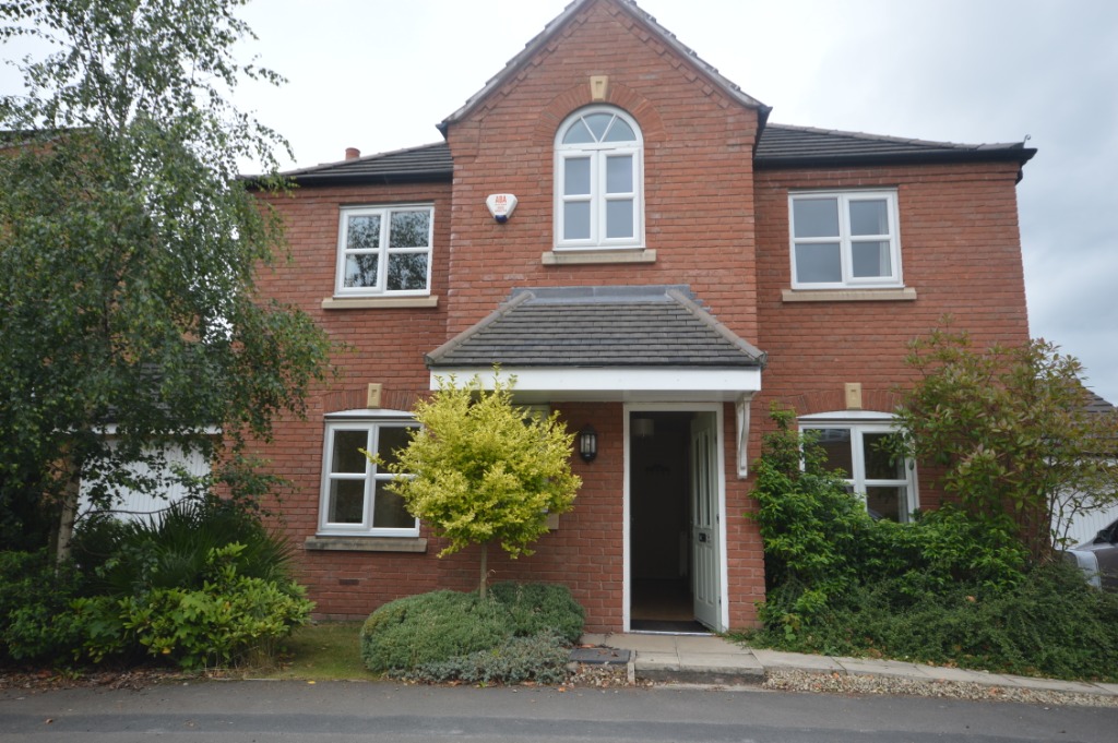 4 bedroom Detached House To Let