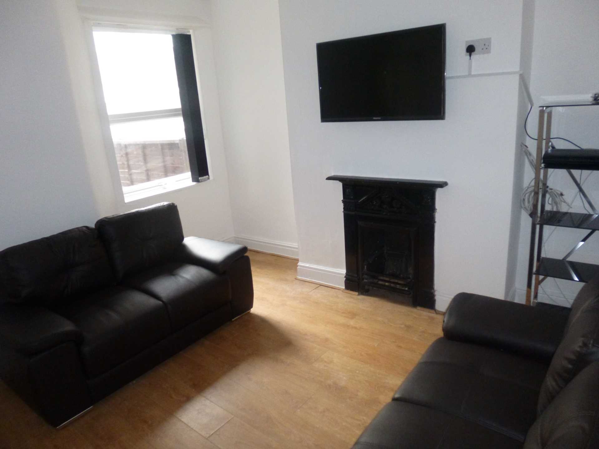 4 bedroom Terraced To Let