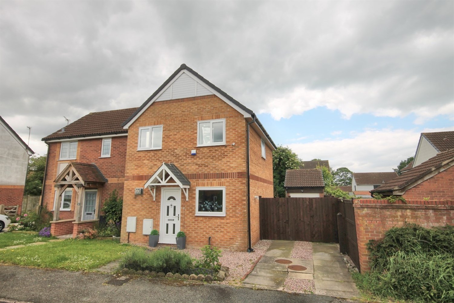 3 bedroom Semi-Detached House For Sale
