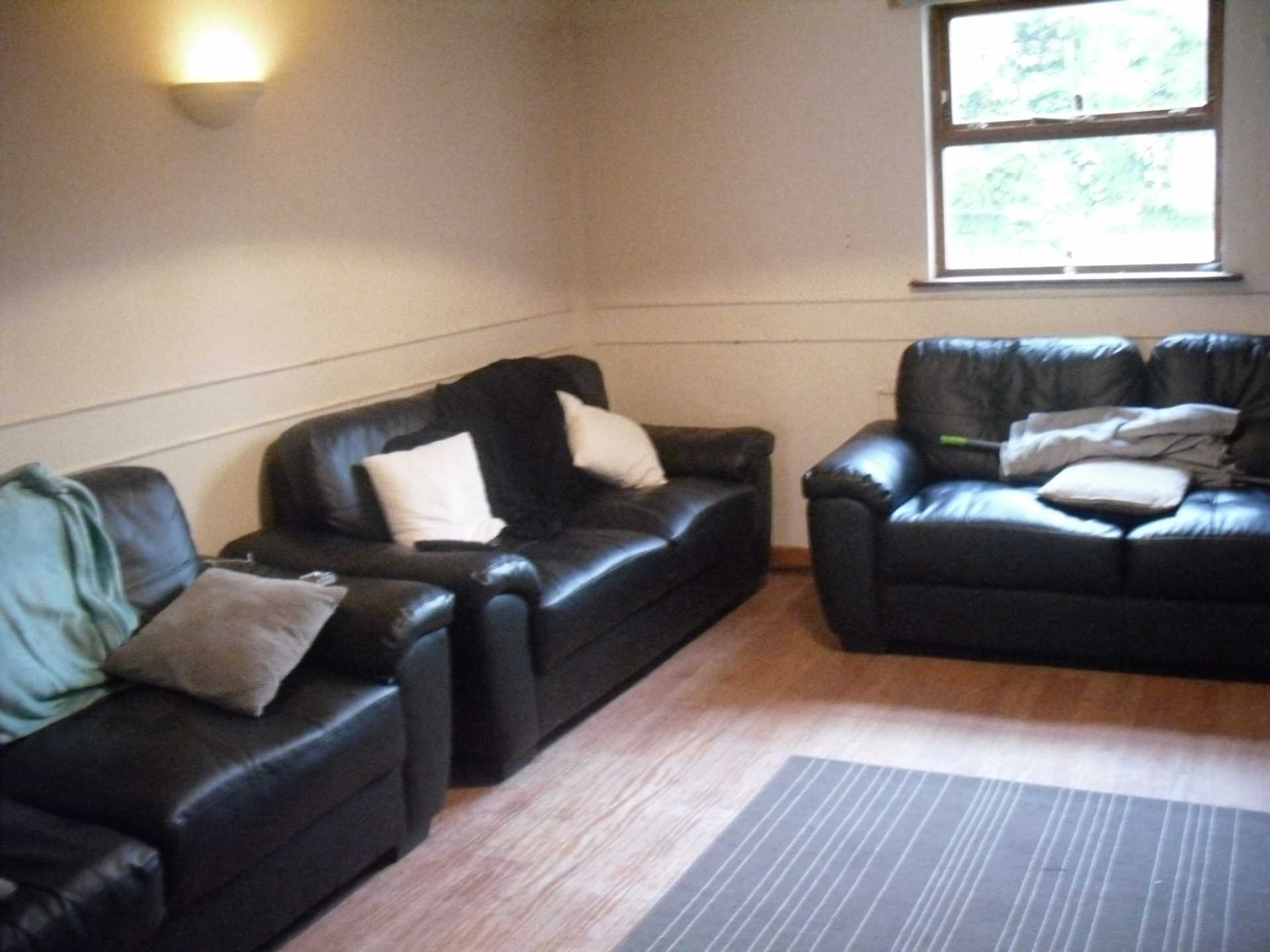 9 bedroom Semi-Detached To Let