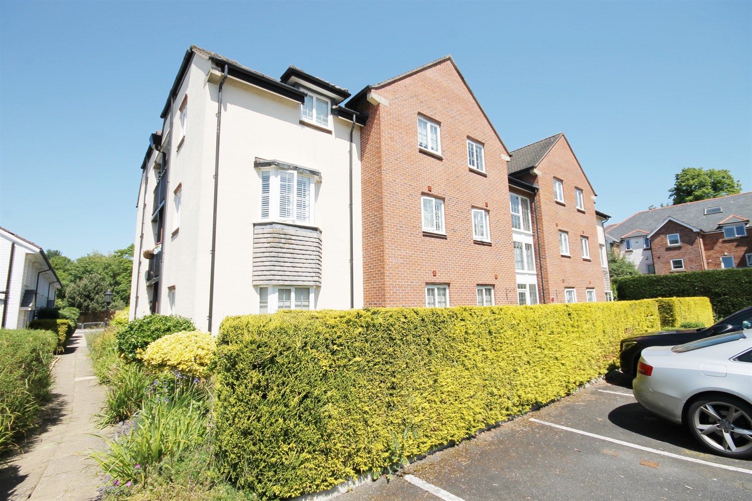 2 bedroom Apartment For Sale